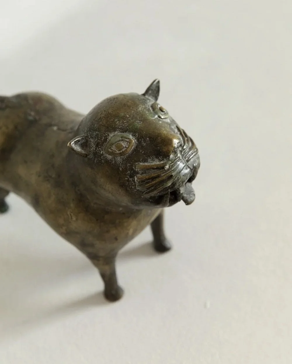 Nai%CC%88ve+Bronze+Lion%2C+India%2C+circa+1890-4.jpg