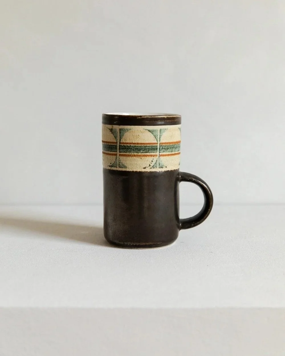 Stoneware+Mug+by+Alison+Brigden+for+Troika+Pottery%2C+Cornwall%2C+c.1970-3.jpg
