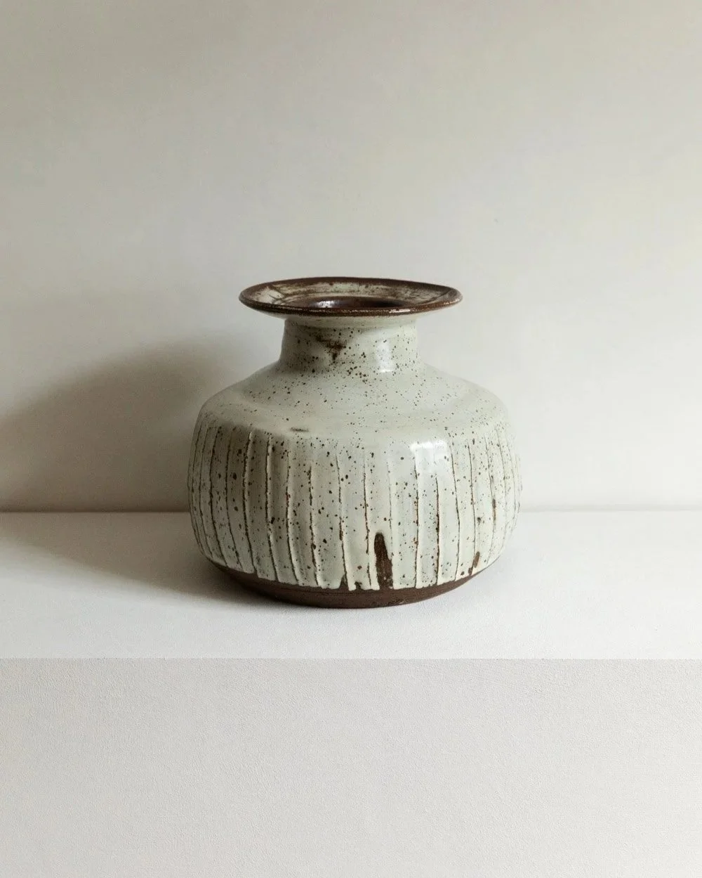 Large+Fluted+Stoneware+Pot+by+Janet+Leach.jpg