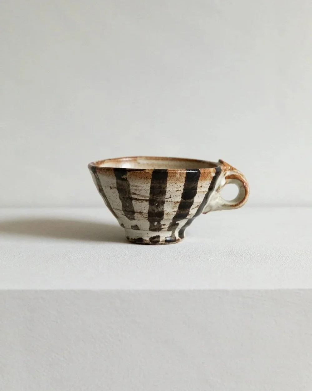 Beaker+%E2%80%93+Dolomite+-+Black+Glaze+by+Nicola+Gillis-2.jpg (Copy)