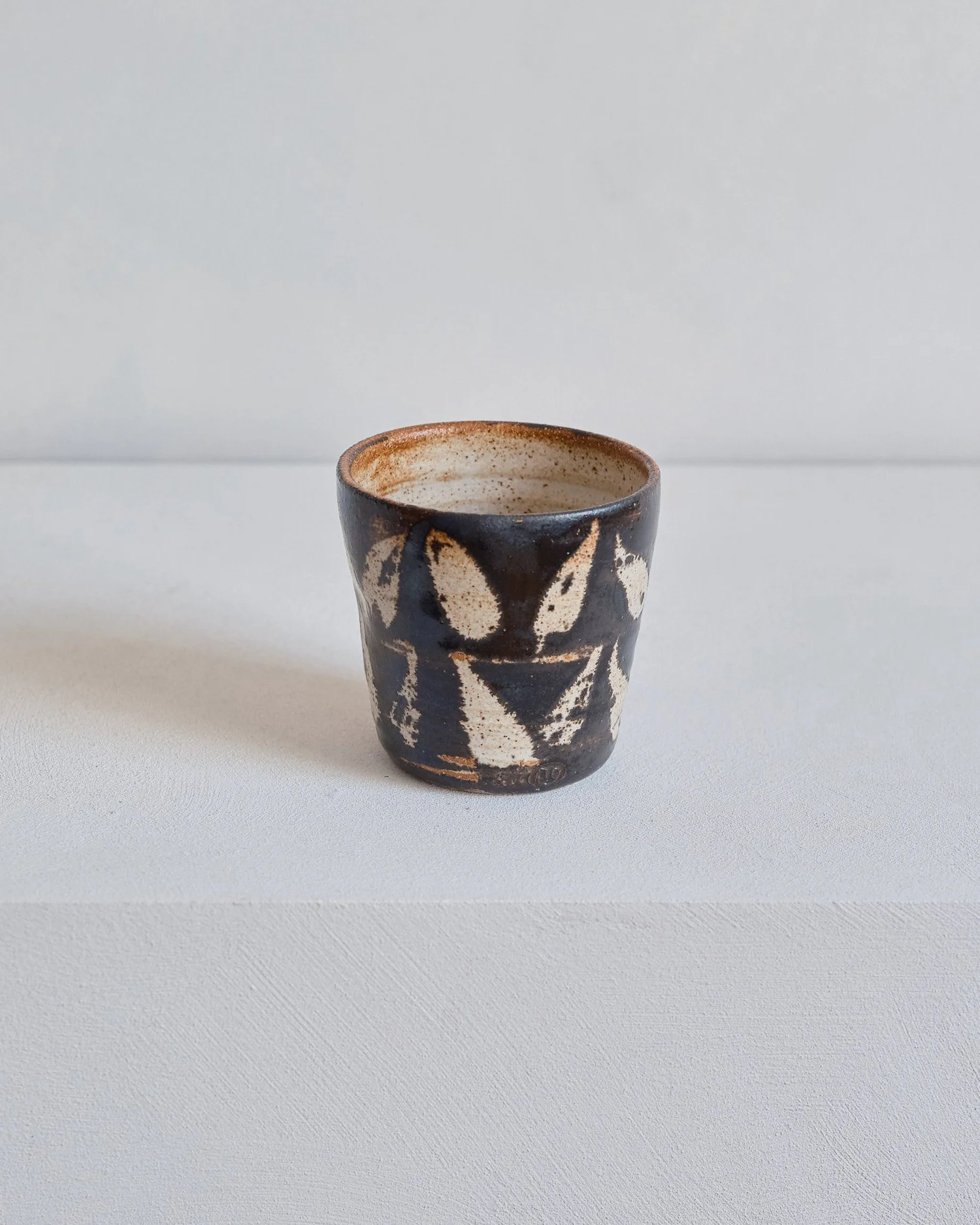 Beaker – Dolomite / Black Glaze by Nicola Gillis