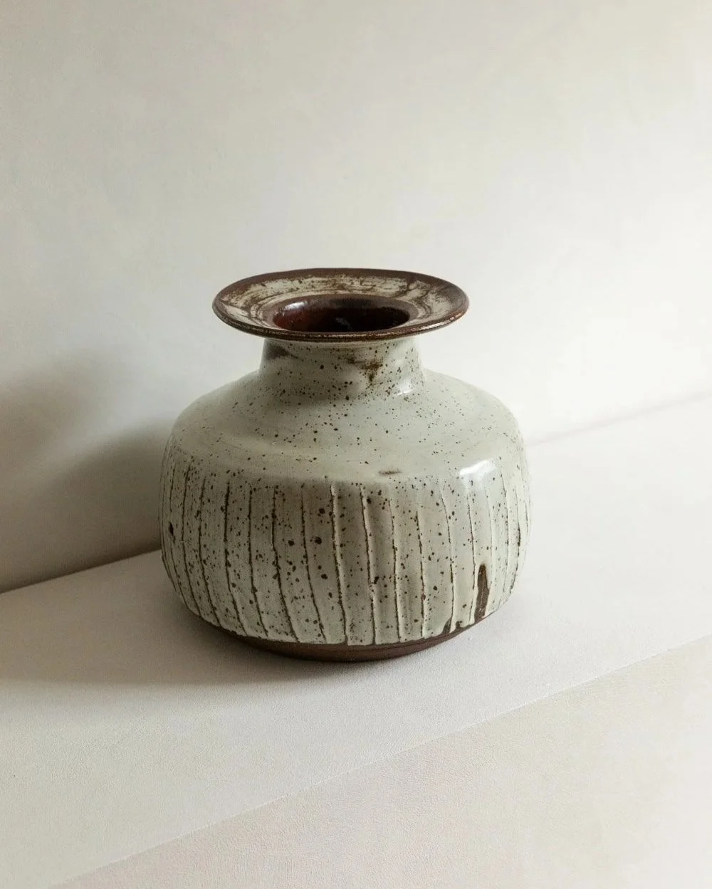 Large+Fluted+Stoneware+Pot+by+Janet+Leach-4.jpg