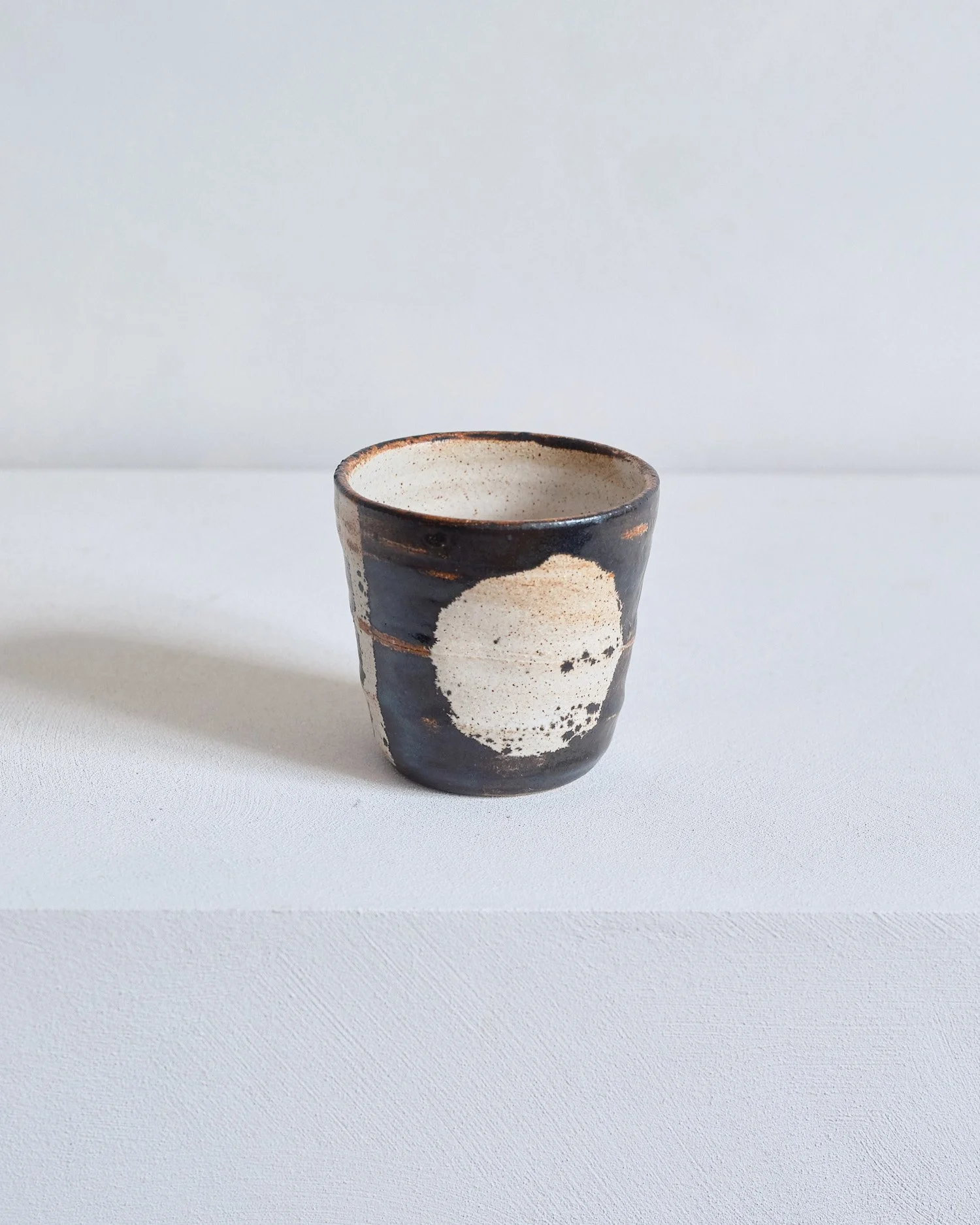 Beaker – Dolomite / Black Glaze by Nicola Gillis