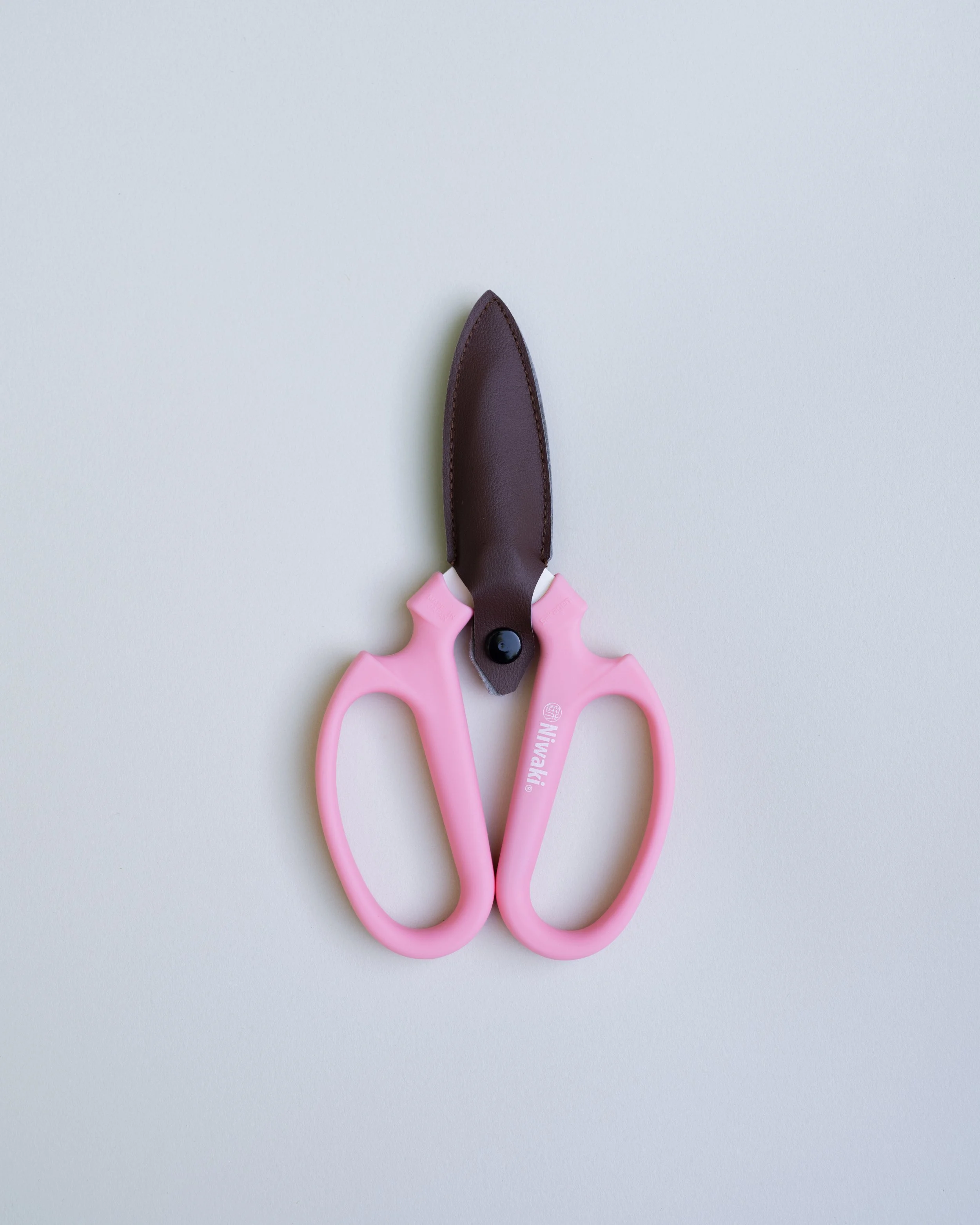 2026_07_ArteHouse_E-Comm_Niwaki_Pink Flower Scissors_-7.jpg