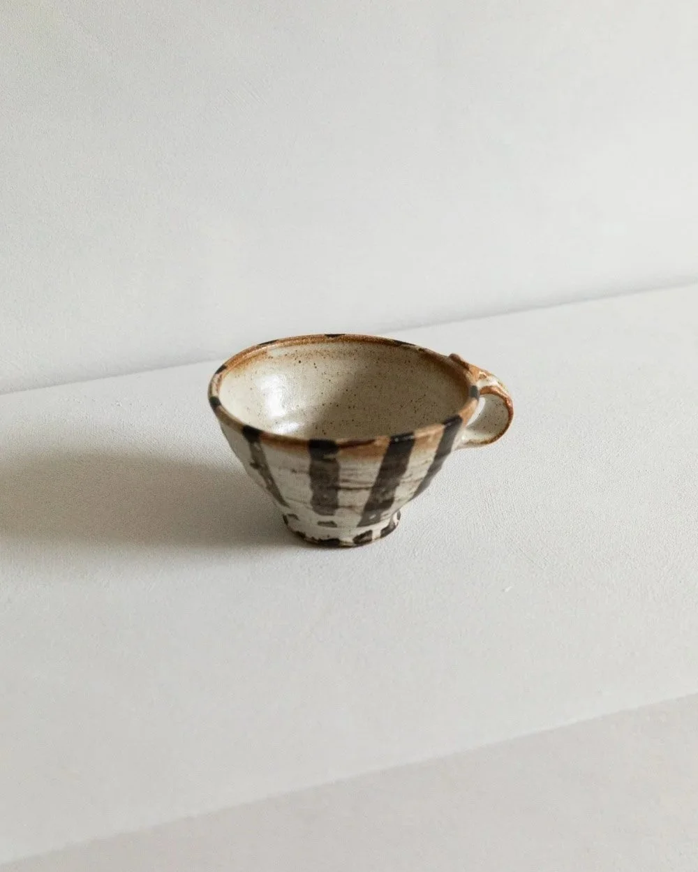 Beaker+%E2%80%93+Dolomite+-+Black+Glaze+by+Nicola+Gillis-3.jpg (Copy)