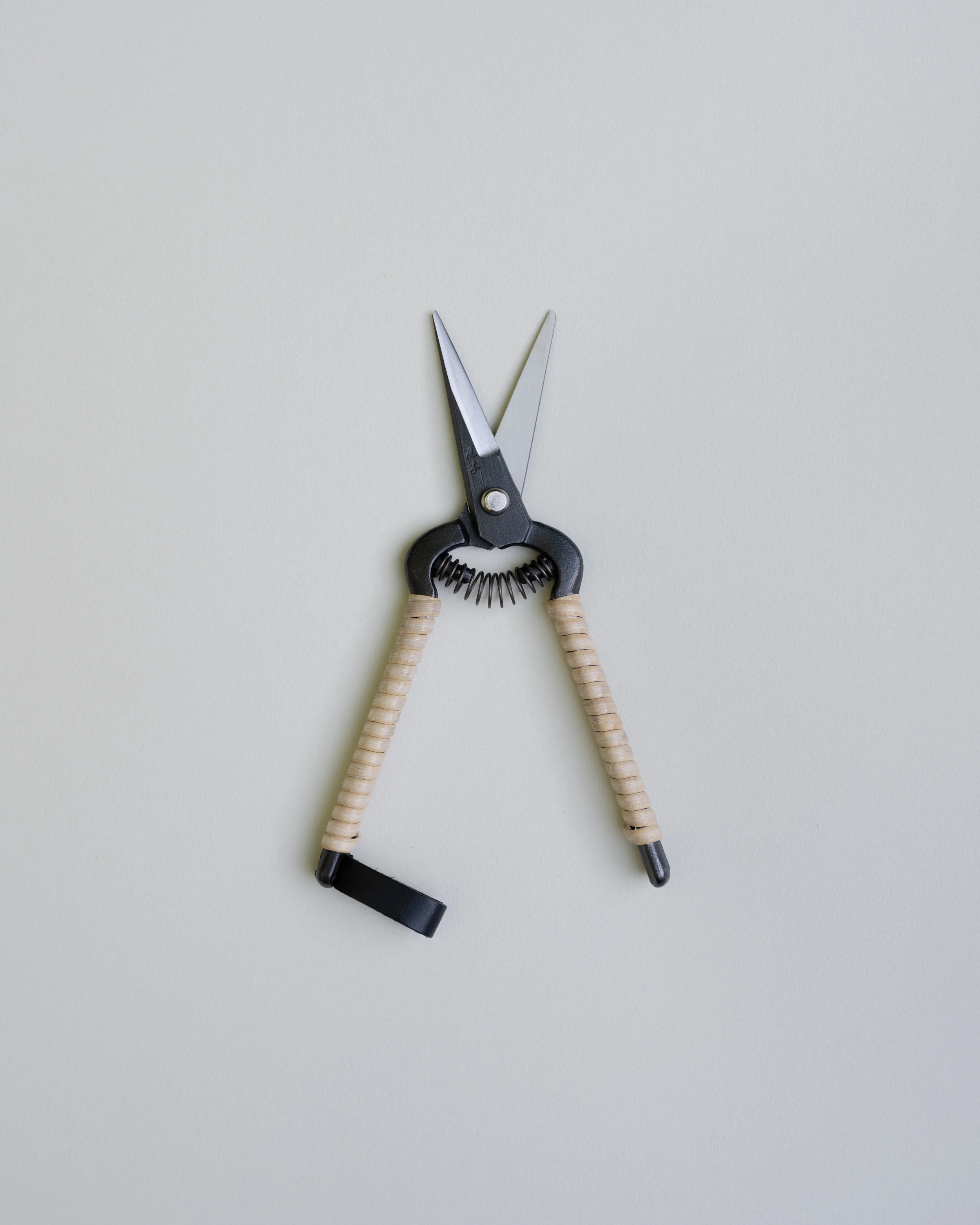 2026_07_ArteHouse_E-Comm_Niwaki_Rattan Snips_13 3.jpg