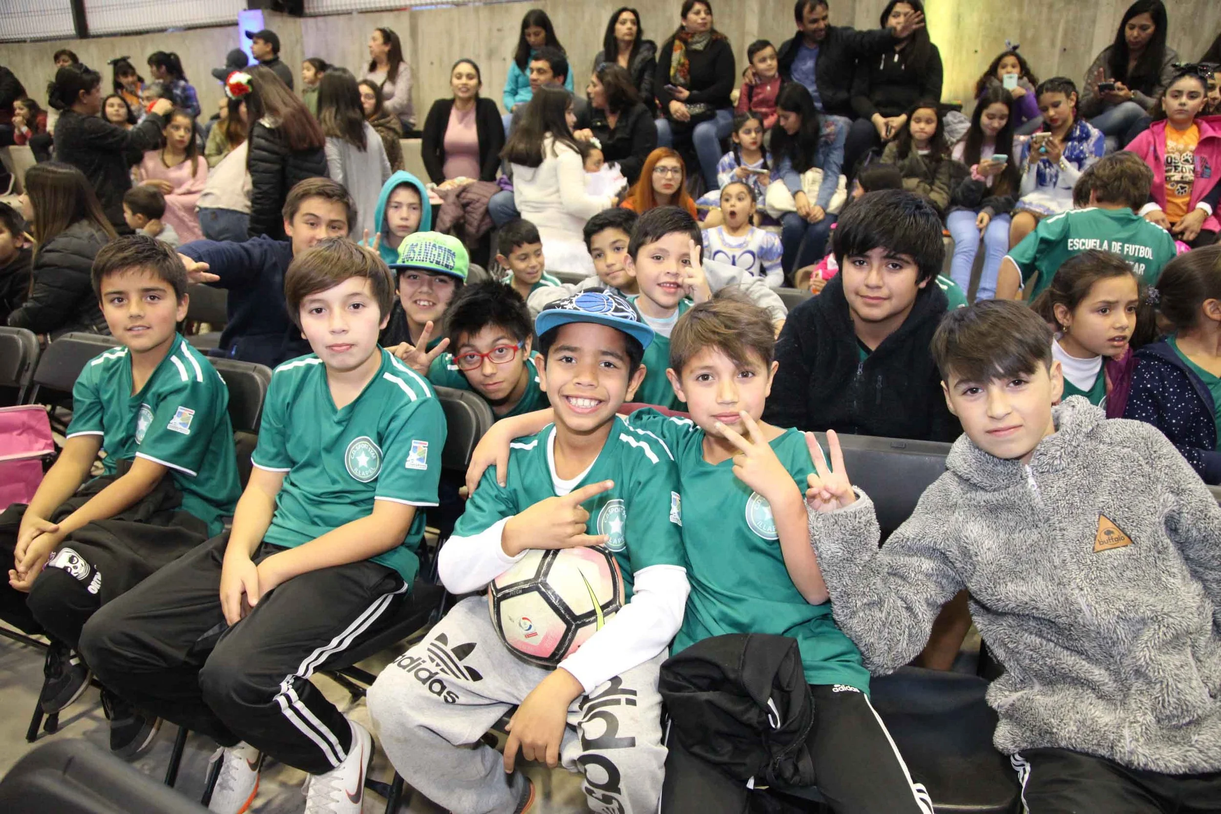 somos-choapa-centro-deportivo-comunitario-la-aguada-jovenes-amigos-comunidad-alumnos.jpg