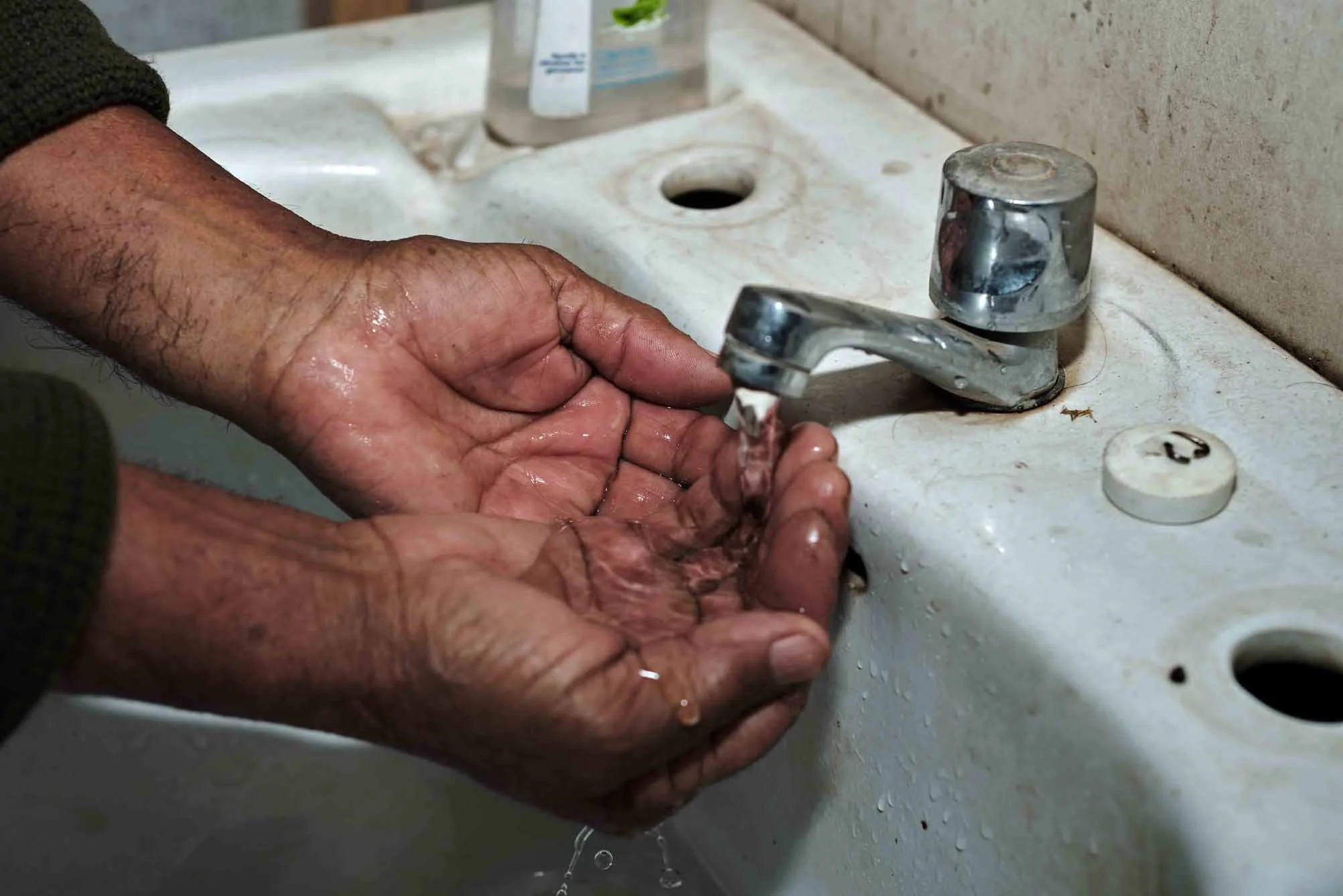 somos-choapa-canela-agua-potable-rural-lava-manos-campesino-hogar-casa.jpg