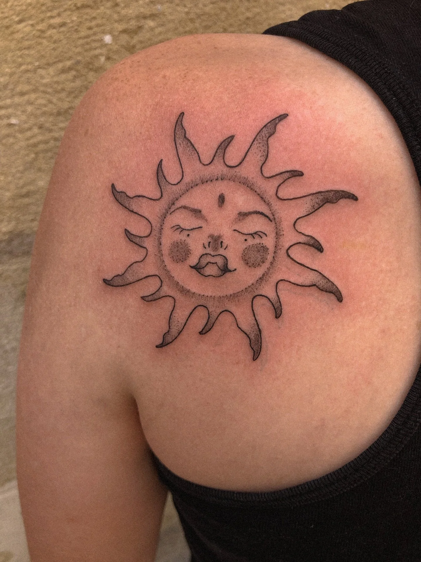 Merci Lindsay pour cette douce s&eacute;ance.
Merci d&rsquo;avoir adopt&eacute; ce flash et de m&rsquo;avoir confi&eacute; ton p&rsquo;tit projet ! 🌞

Tatouage r&eacute;alis&eacute; chez @le_cabinet_noir 

#tattoo #tatouage #floraldesign #tattooofin