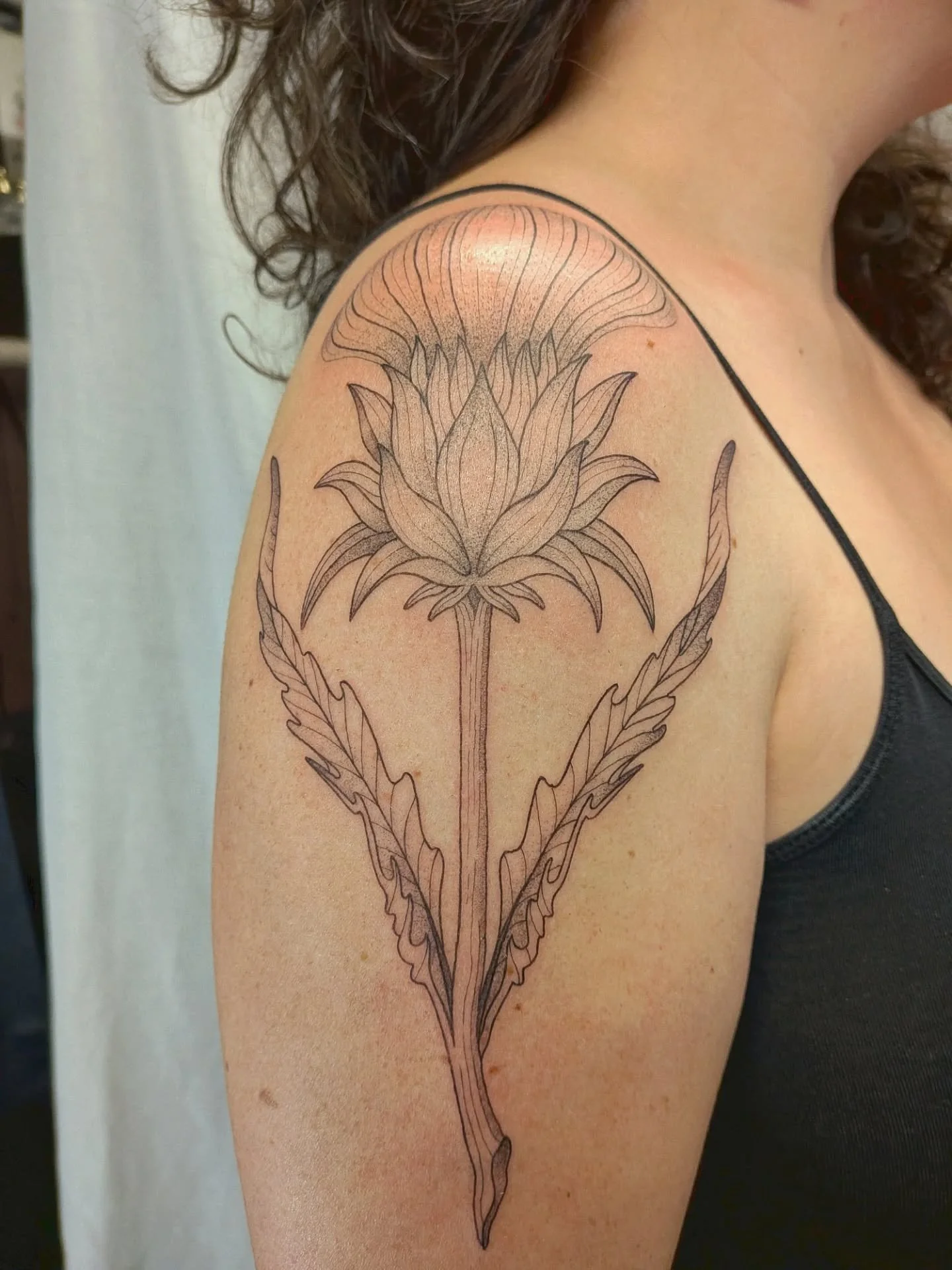 ✷ Merci beaucoup Doriane d'avoir adopt&eacute; ce flash ! Tellement heureuse de l'avoir enfin tatou&eacute; ✷

Tatouage r&eacute;alis&eacute; chez @le_cabinet_noir

#tattoo #tattooartnouveau
#floraldesign #tattooofinstagram #tattooftheday