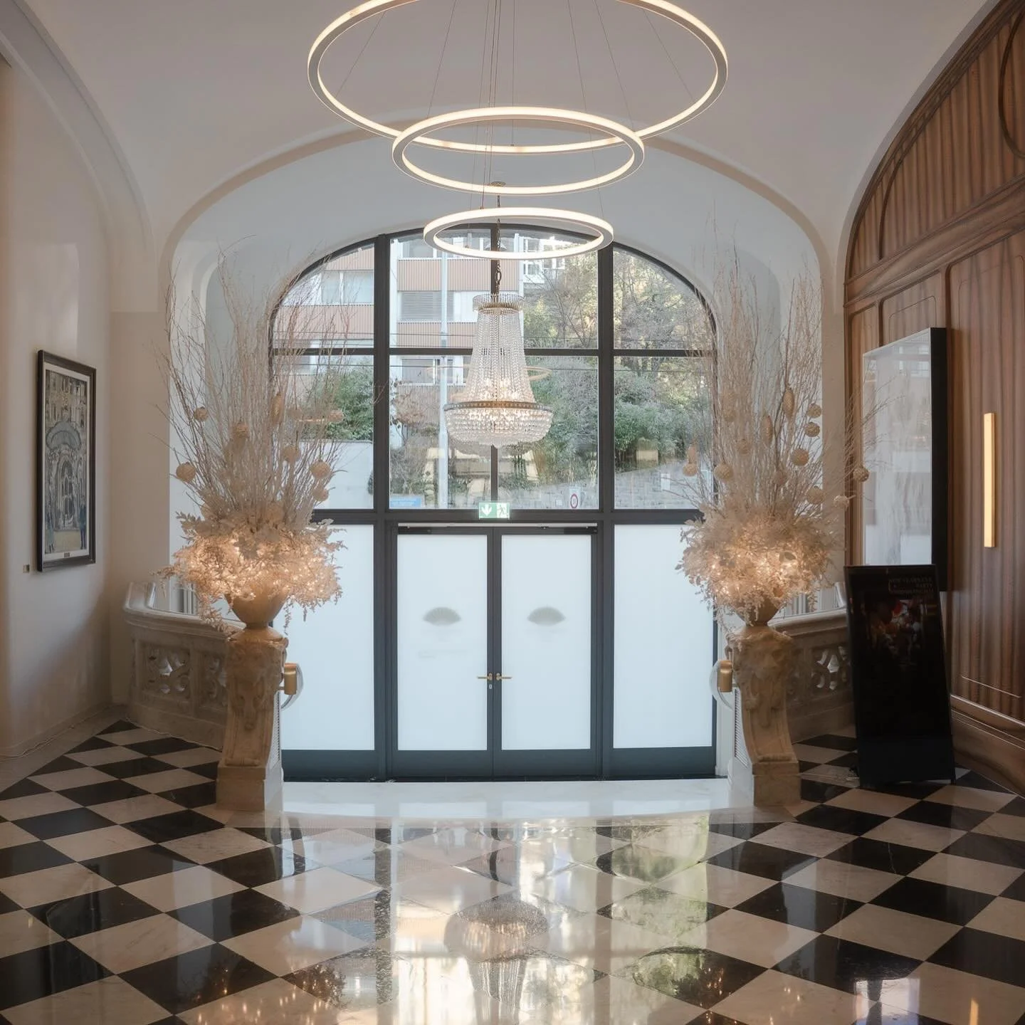 Welcoming the festive season at the Mandarin Oriental Palace Lucerne &mdash; where winter elegance meets a serene pre-Christmas atmosphere.

This year&rsquo;s festive ambiance is elevated by a special collaboration between the @mo_luzern x @gubelinbo