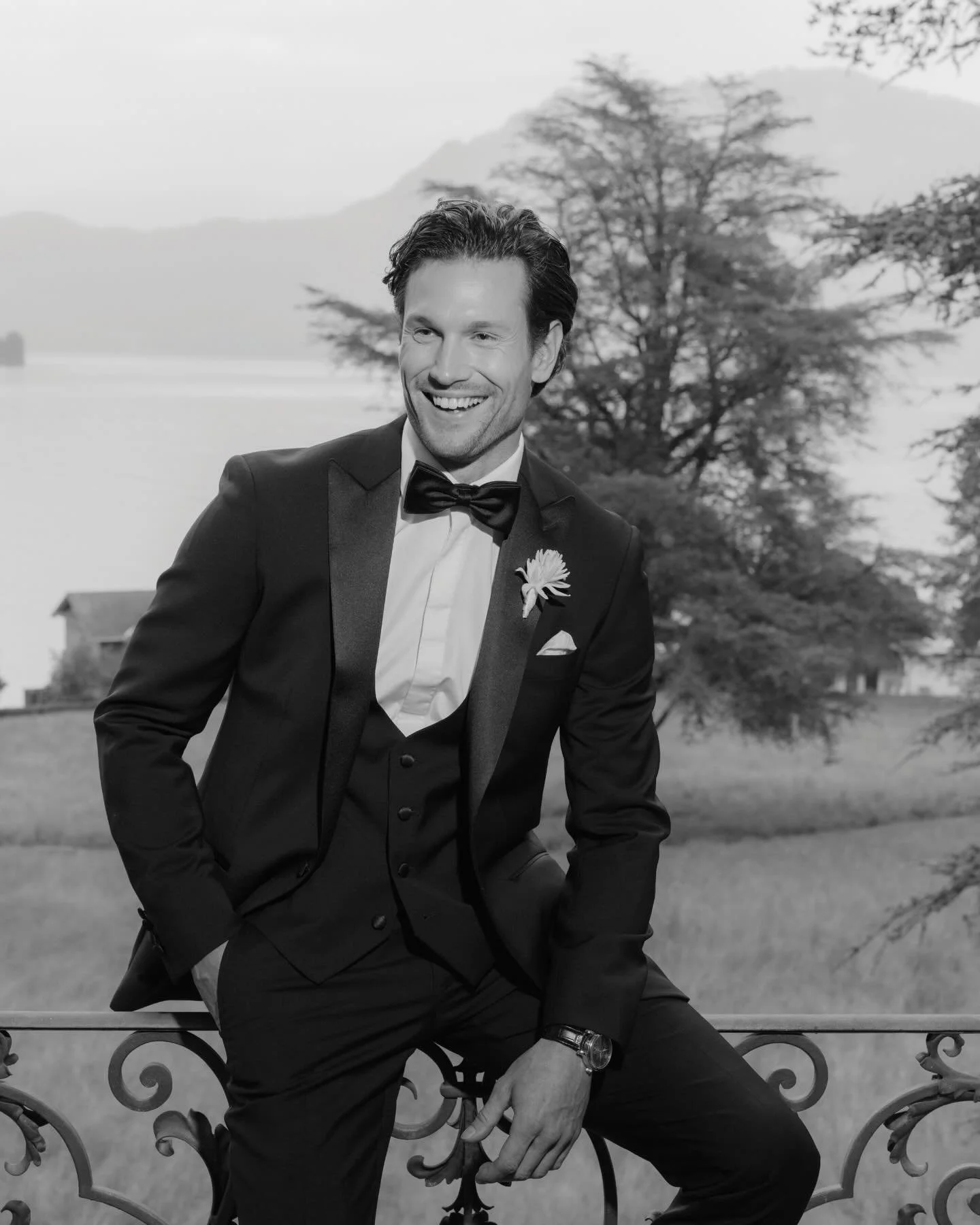 Effortless groom energy

Venue: @st_charles_hall
Wedding planning: @finestdecor.ch
Floral design: @finestdecor.ch
Photographer: @alina_smit_photo
Assistant: @red_pepper
Suit: @zoro.zurich
Make up: @judystettler
Hair: @valeriadamore.hairartist
Cake de