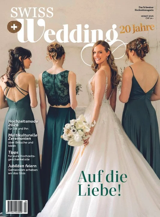 Ein Cover von einem Magazin mit einer Braut mit einem weissen Brautstrauss und drei Trauzeuginnen.