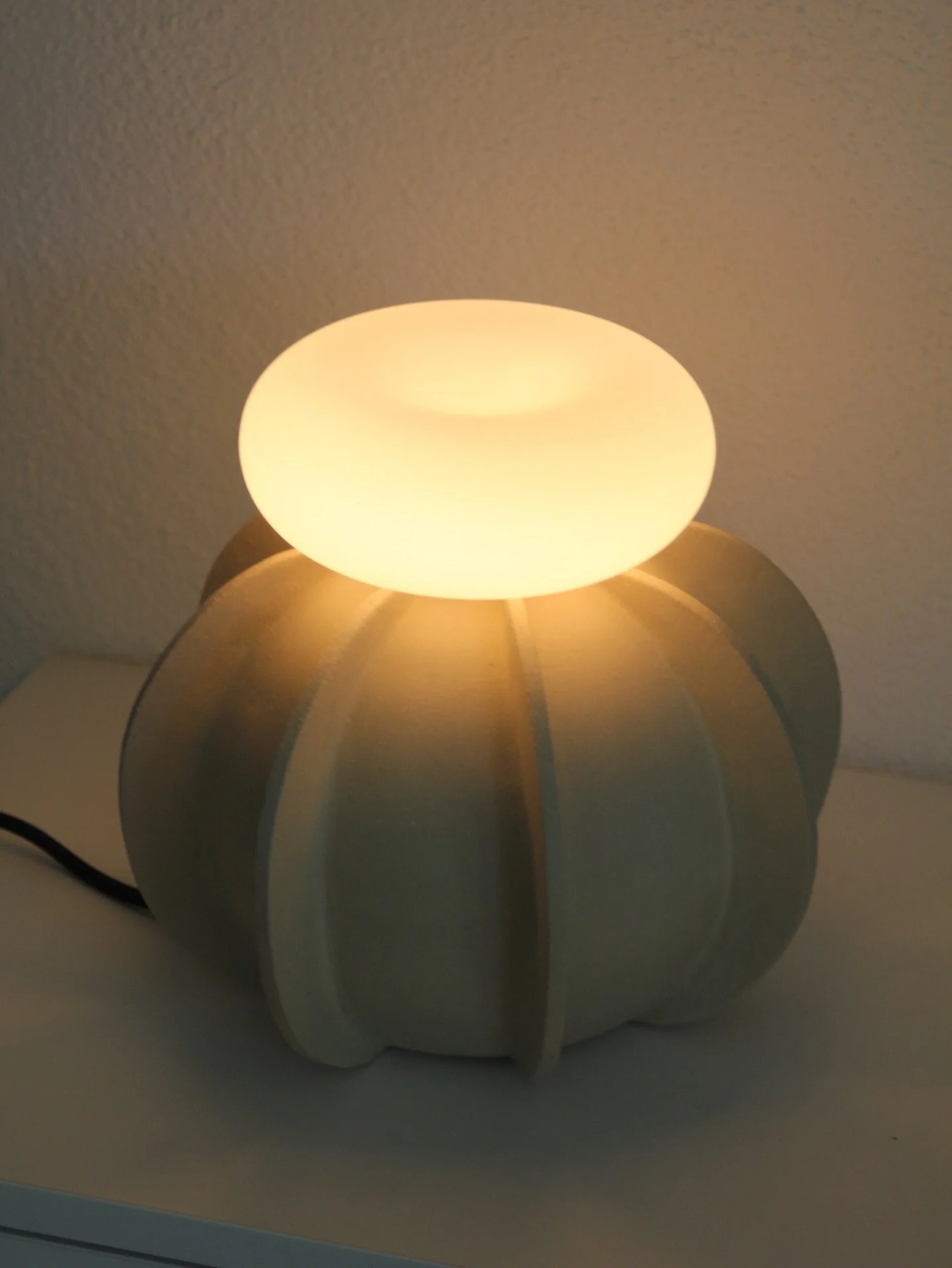 autumn is calling for moody lighting 🍂