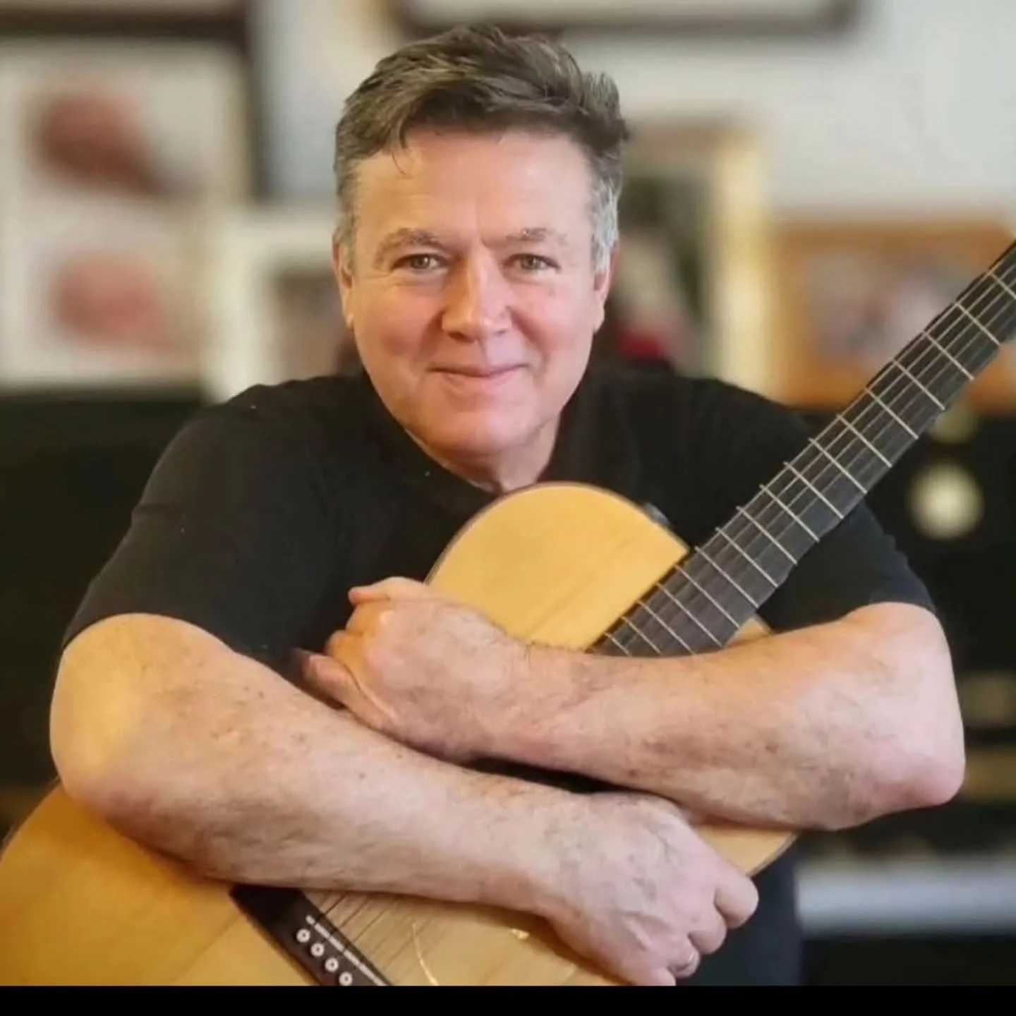 🎶 Live music au Johnnys kitchen 🎶 

Thank beer it's Friday. 

Treat yourself to night of cold beer and warm music with &quot;Yer Man &quot; Ado Walsh from 21h30.

Venez profiter d&rsquo;une soir&eacute;e acoustique chaleureuse, pleine de bonne musi