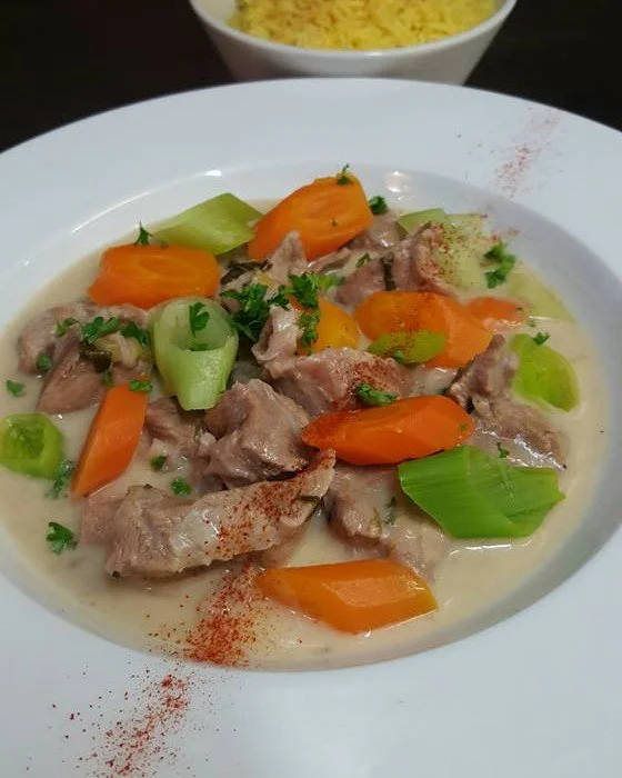 Plat du jour au Johnny&rsquo;s Kitchen.

La vie reprends apr&egrave;s les vacances. Notre cher chef Vitalij est de retour plein d&rsquo;inspirations pour ses recettes. Faites vous plaisir avec les d&eacute;lices de la semaine pr&eacute;par&eacute;s p