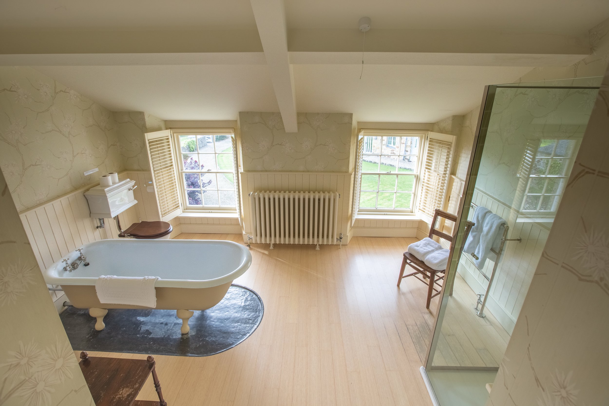 Tresillian Manor 6 bath.jpg