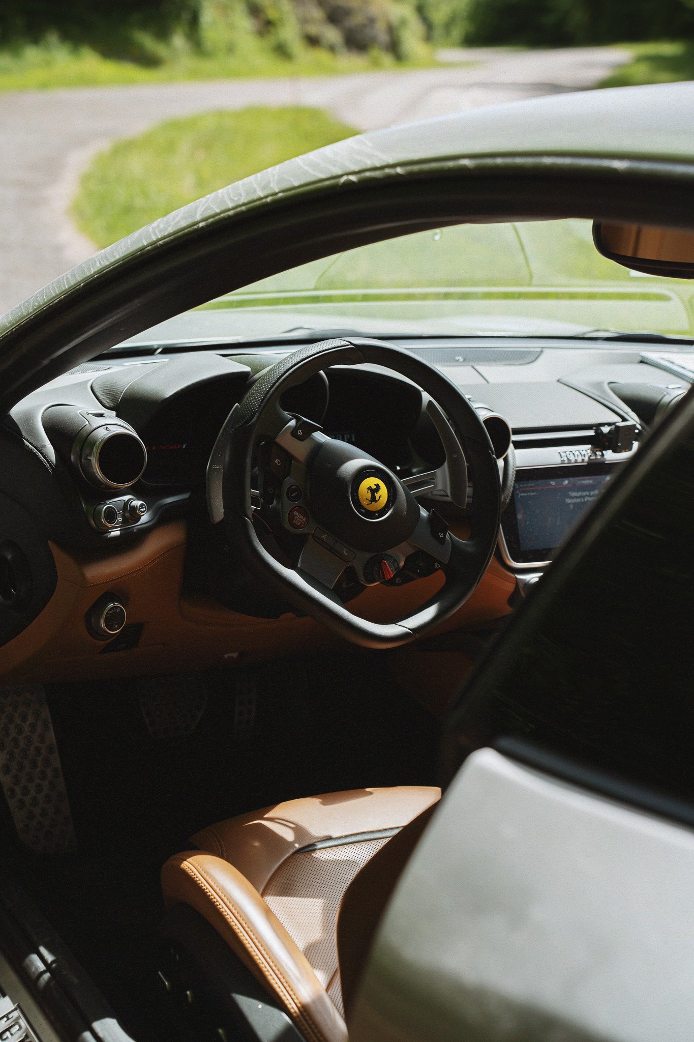 Hero-Secret-Of-Time-Francorchamp-Motors-Constance-Dero-23.jpg