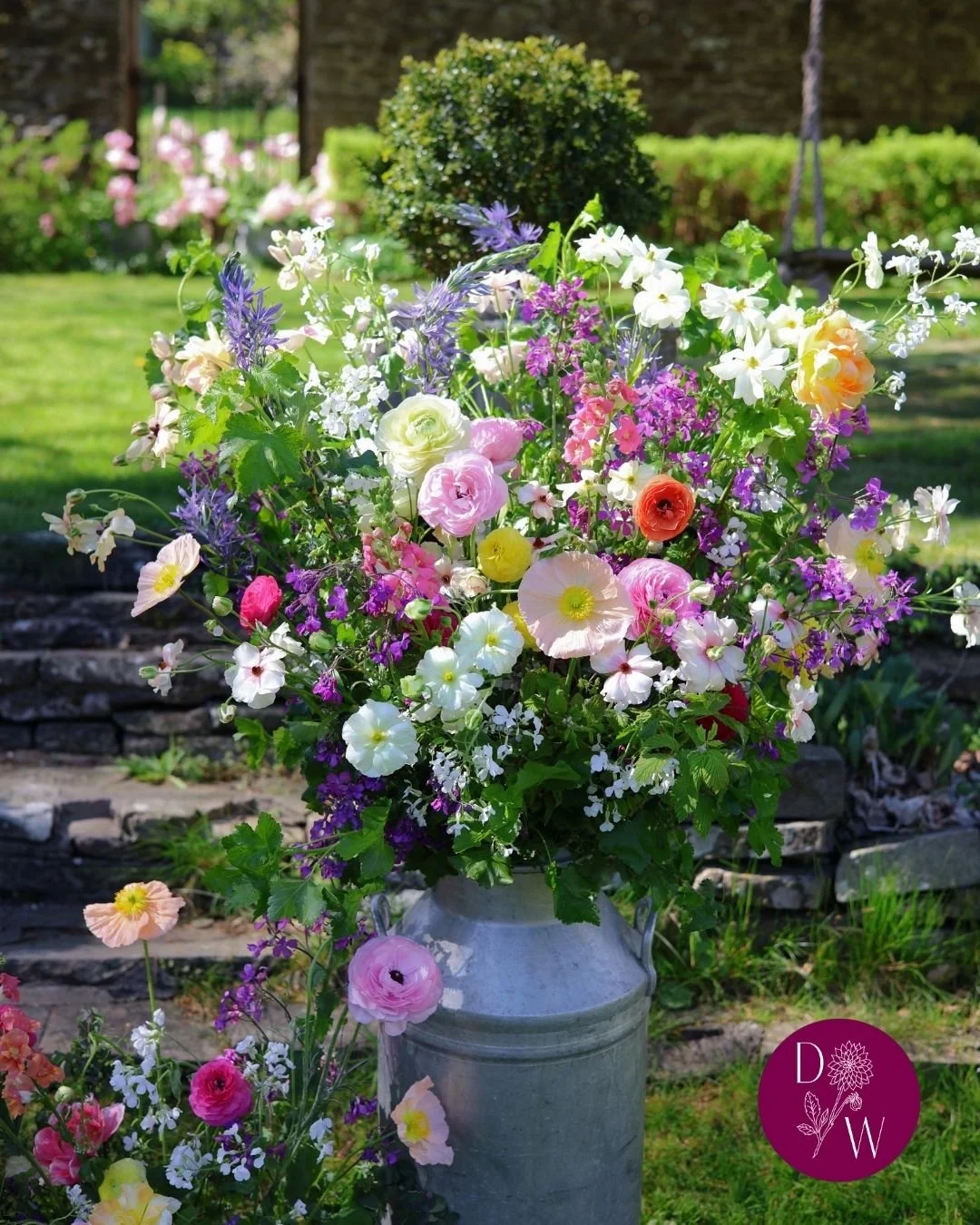 New on the blog - An April wedding 🌷💕🎊

We were lucky enough to flower a glorious wedding for C &amp; T last month at @talljohnswedding, and we've talked all about it in our first mini-blog!  Head over to read all about what flowers we used and wh