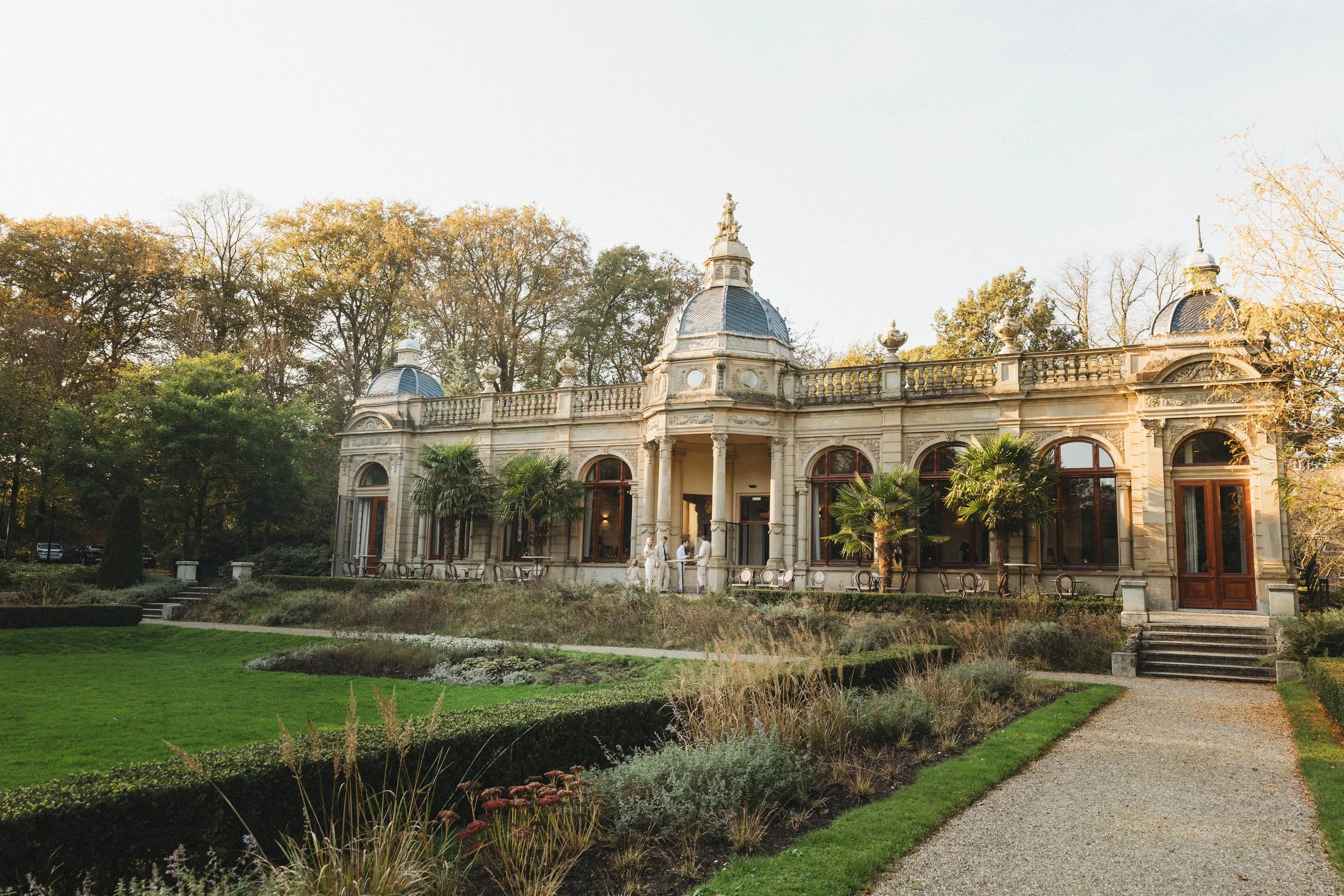 weddingplanner en ceremoniemeester begeleidt luxe bruiloft in Nederland