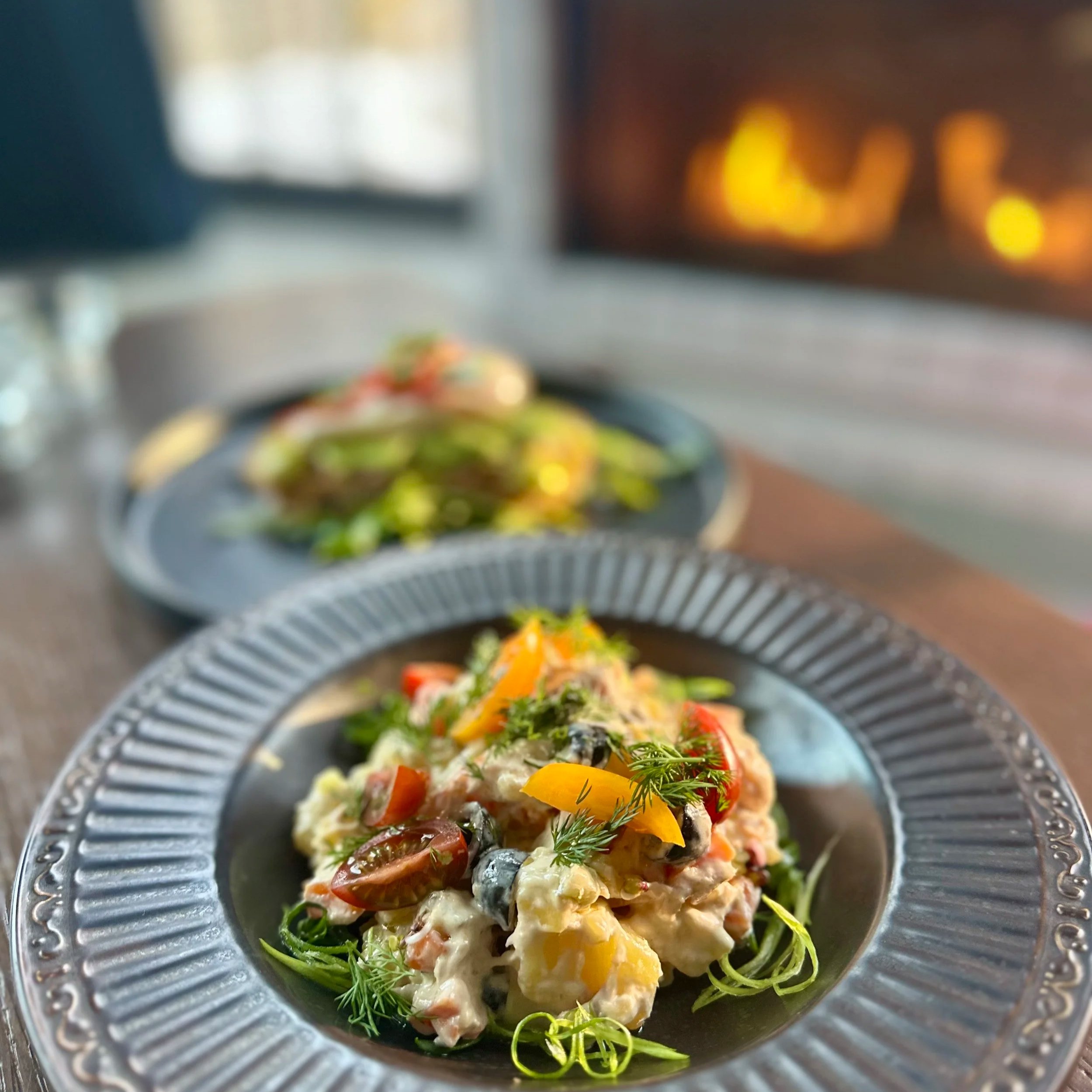 Vahemereline kartulisalat tuunikala, oliivide, majoneesiga