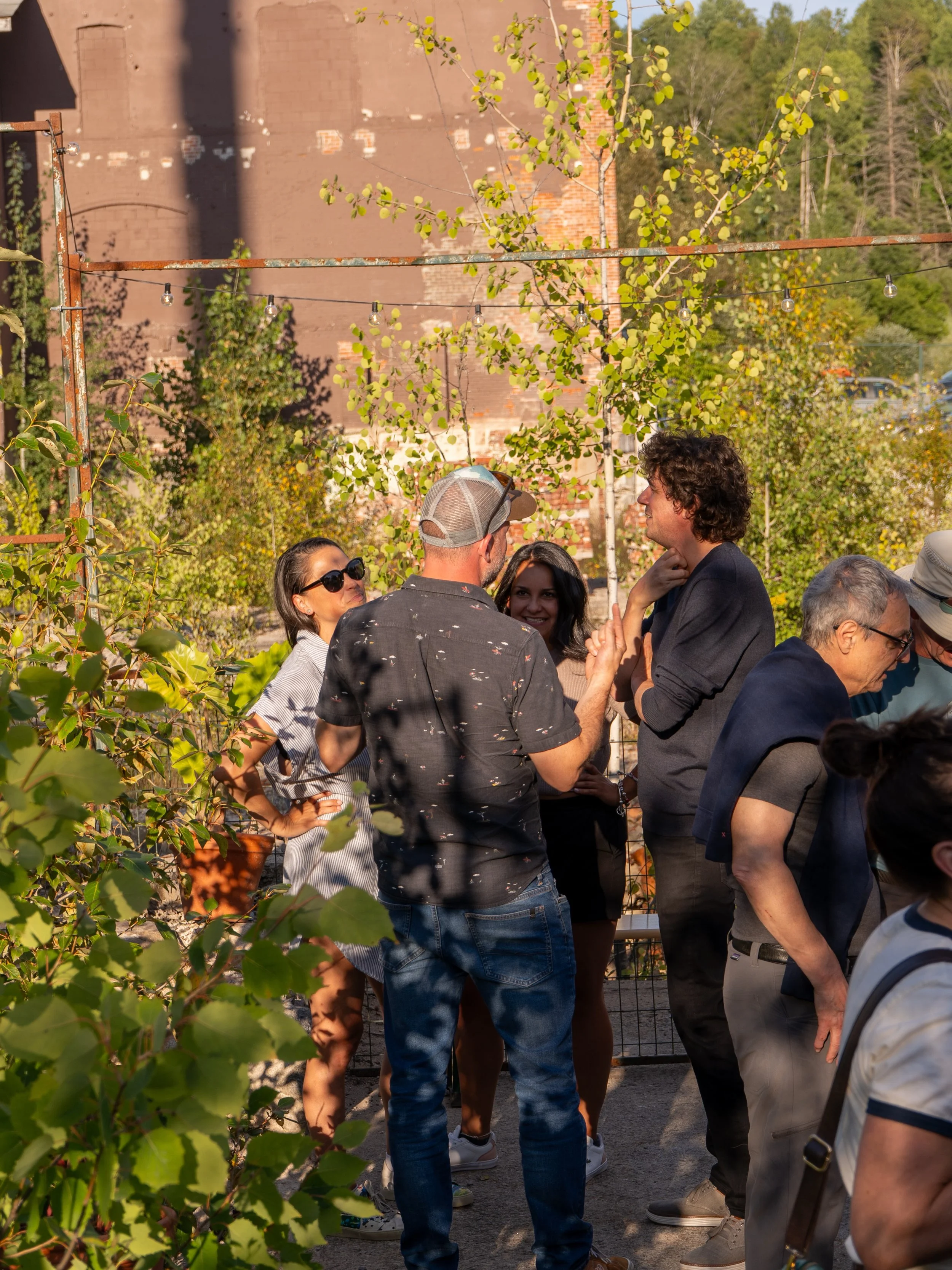 Quelle soir&eacute;e nous avons eu hier pour Les Ap&eacute;ros de l&rsquo;Usine! La temp&eacute;rature &eacute;tait parfaite et vous avez &eacute;t&eacute; nombreux&middot;ses &agrave; venir profiter de la terrasse avec nous. ☀️

Merci tout sp&eacute