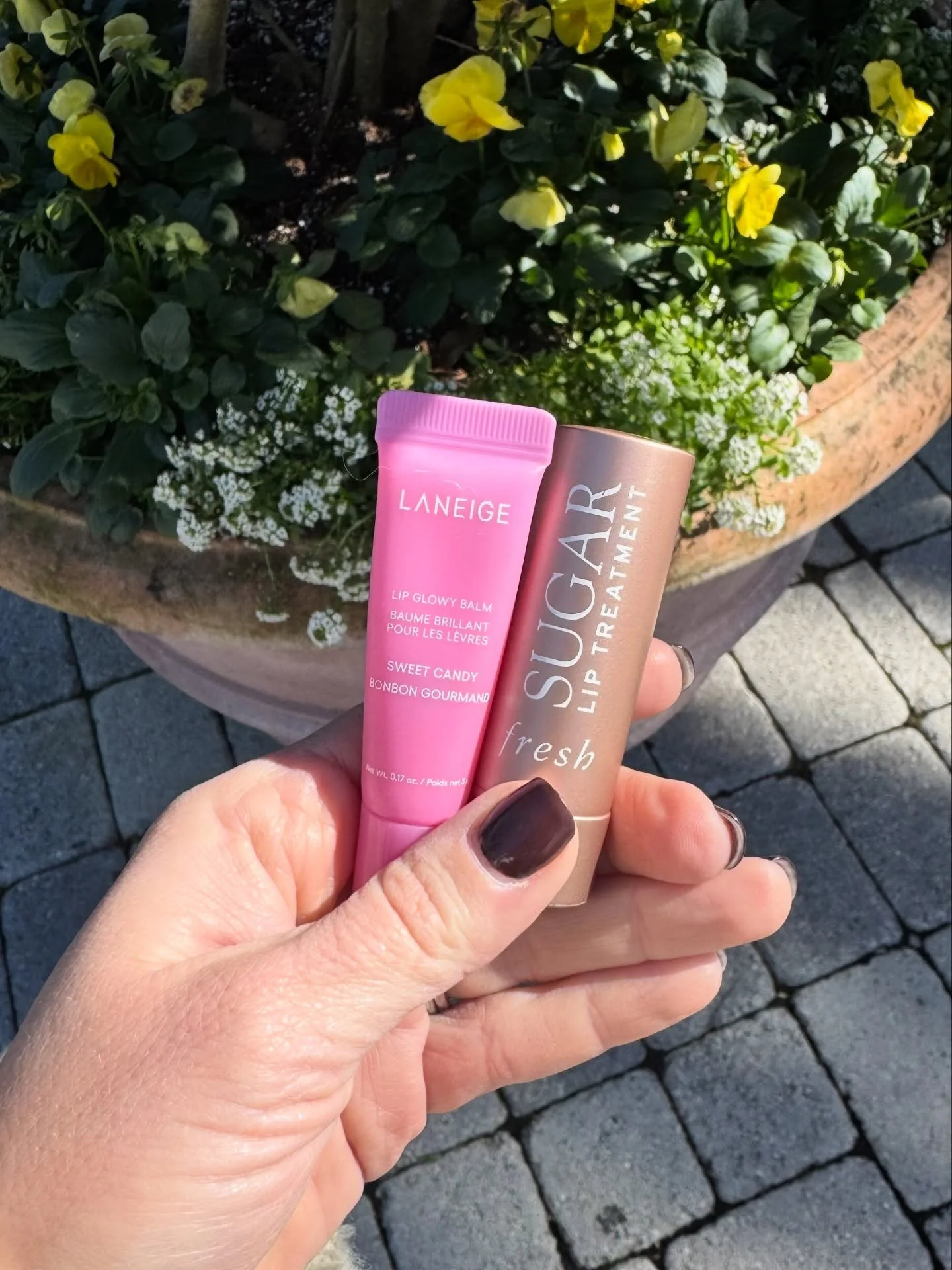 Lips for people who don&rsquo;t like lips = fancy children&rsquo;s lipgloss and a tinted lip balm 🤝🏻 @freshbeauty @laneige_us