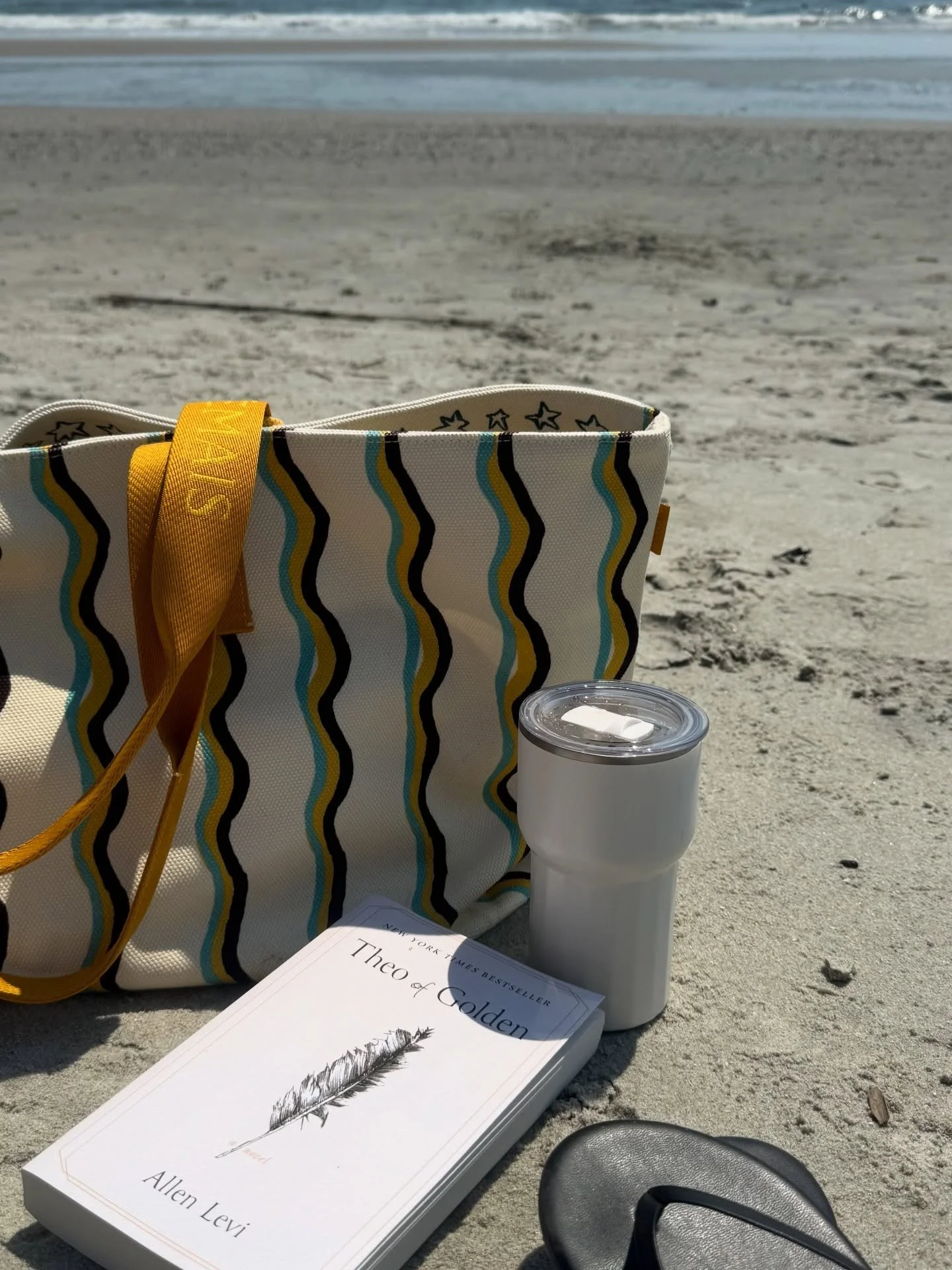 Happy Sunday ☀️
@tkees 
@alemais.official 
@businessandpleasure_co 
@shopbop