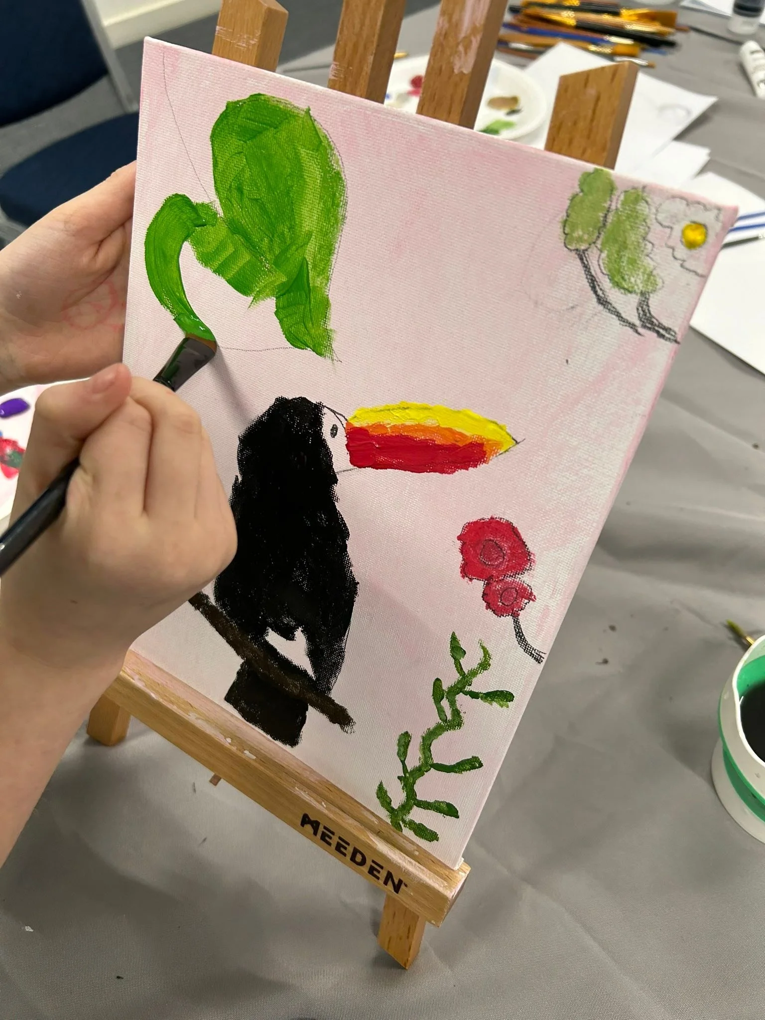 A gorgeous, colourful start to acrylic tropical birds and plants week in Linlithgow today 🥰🎨🖌️🦜🌸