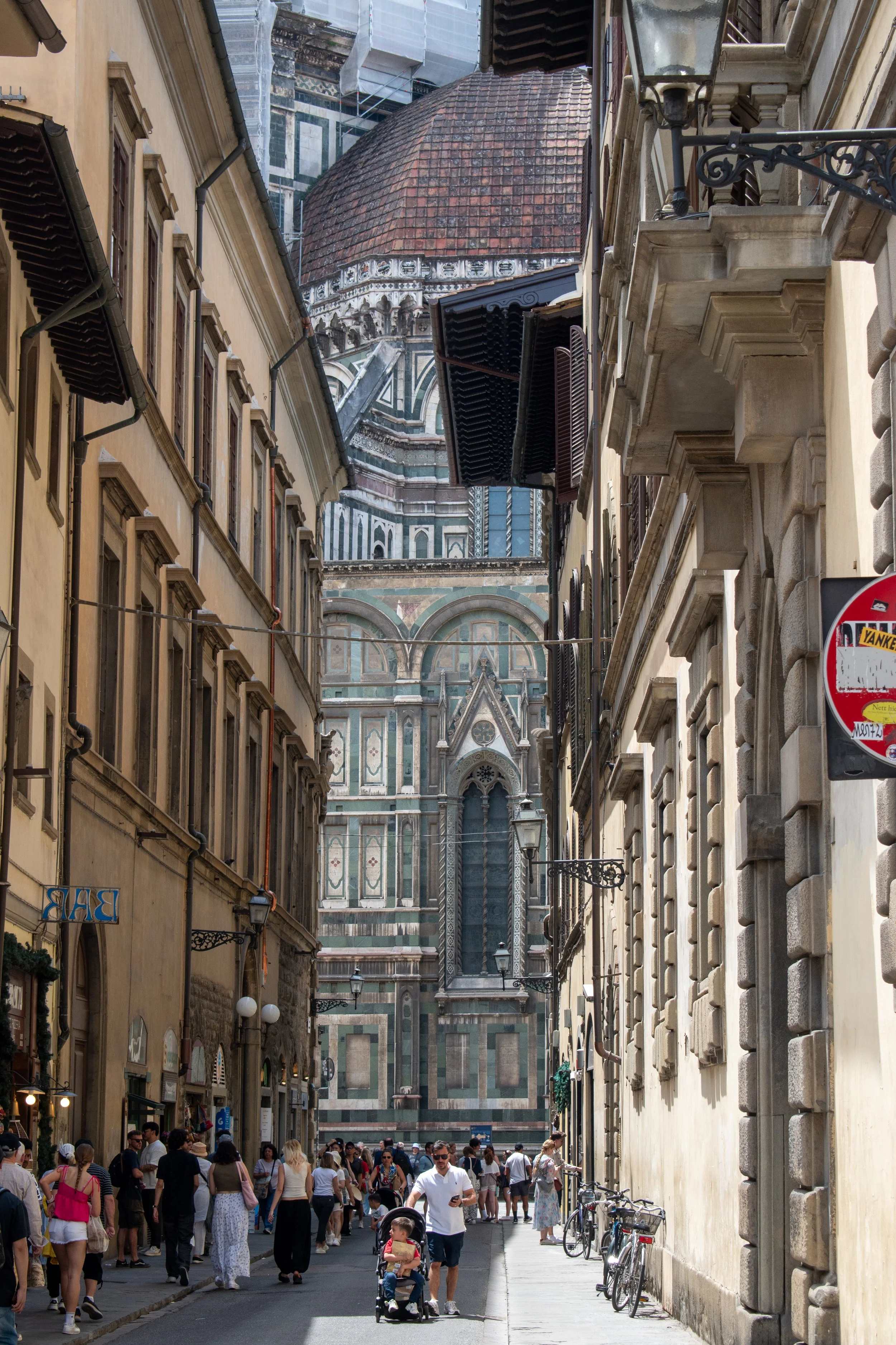 Firenze (Florence) towards the Duomo
