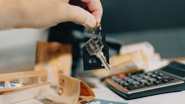 House keys, calculator, and money representing USDA loan affordability and payment calculations.