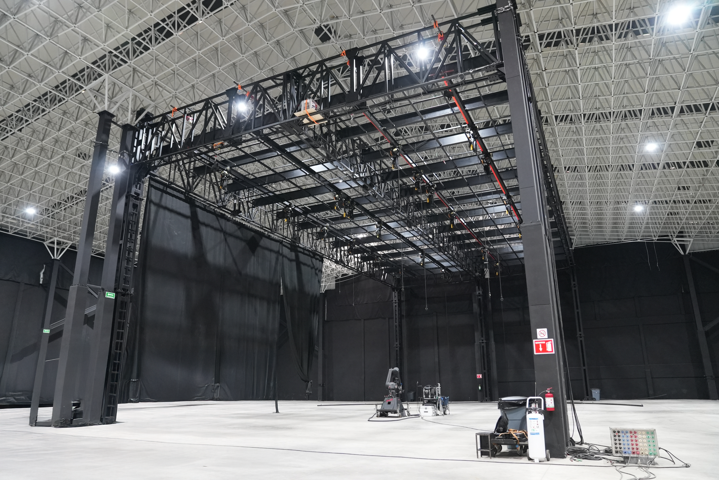 Revo Stage SM foro vacio Bolt.png
