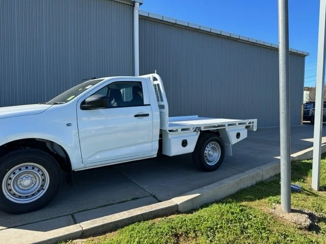 White flatbed ute, custom ute tray and powder coating Wagga Wagga. Sandblasting and powder coating service Wagga with custom truck and ute bodies and ute trays. 