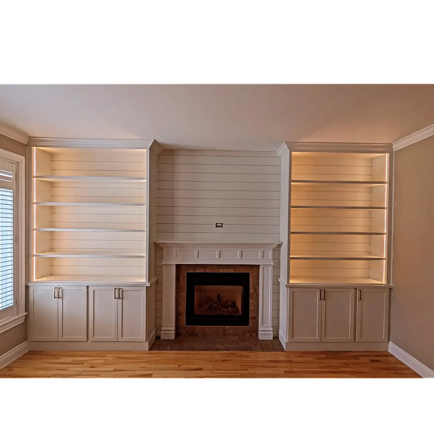 Custom fire place unit with integrated LED
Contact @lashopwudwork for your next furniture project!
.
.
.
.
.
#woodworking #handtools #wood #woodworkers #custombuilt #diy #carpenter #carpentry #montreal #furnituredesign #cabinetmaking #fireplace
#boo