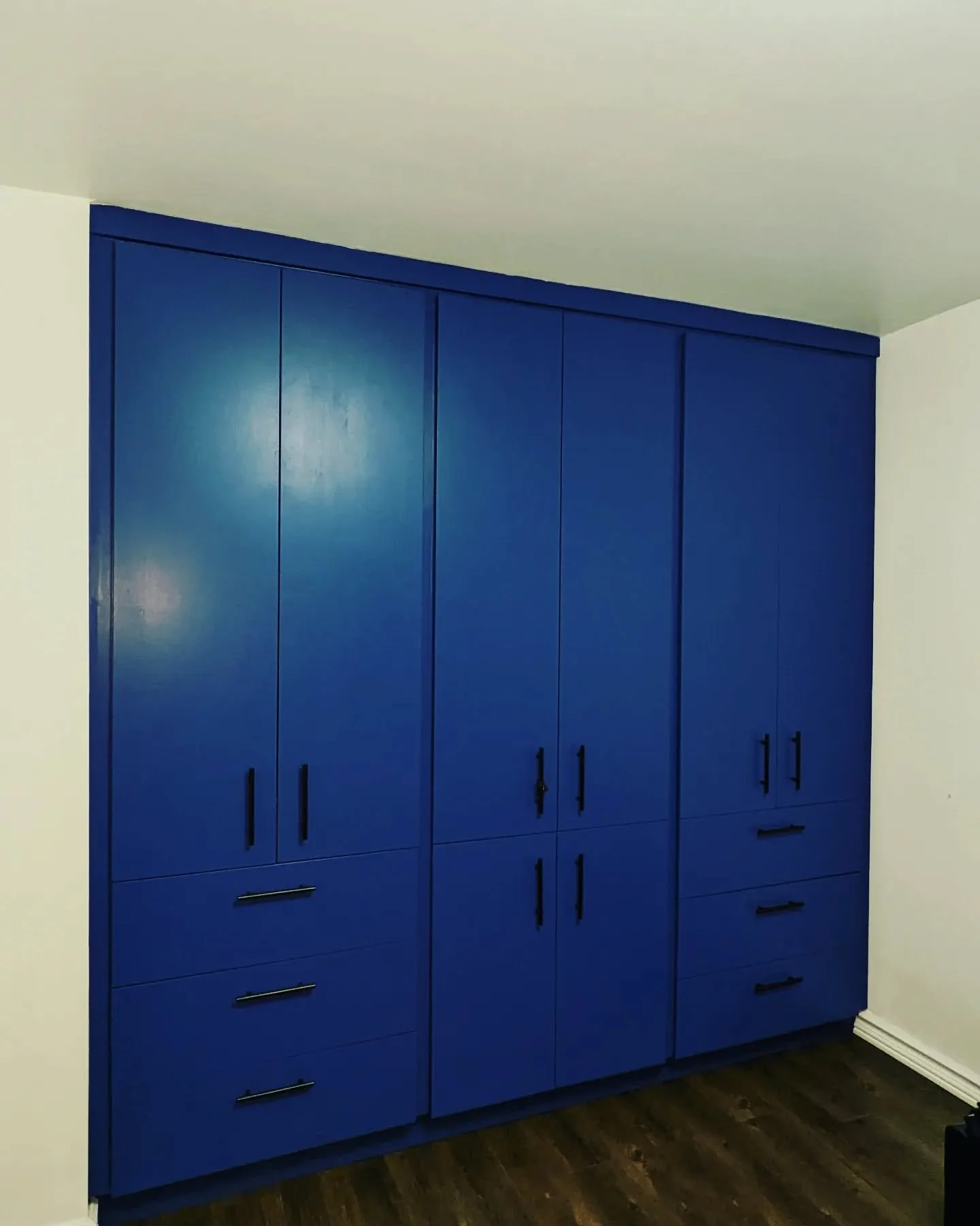 Who doesn't like custom wardrobes?
Contact @lashopwudwork for your next custom furniture projects!
.
.
#woodworking #handtools #wood #woodworkers #custombuilt #diy #carpenter #carpentry #montreal #furnituredesign #wardrobe