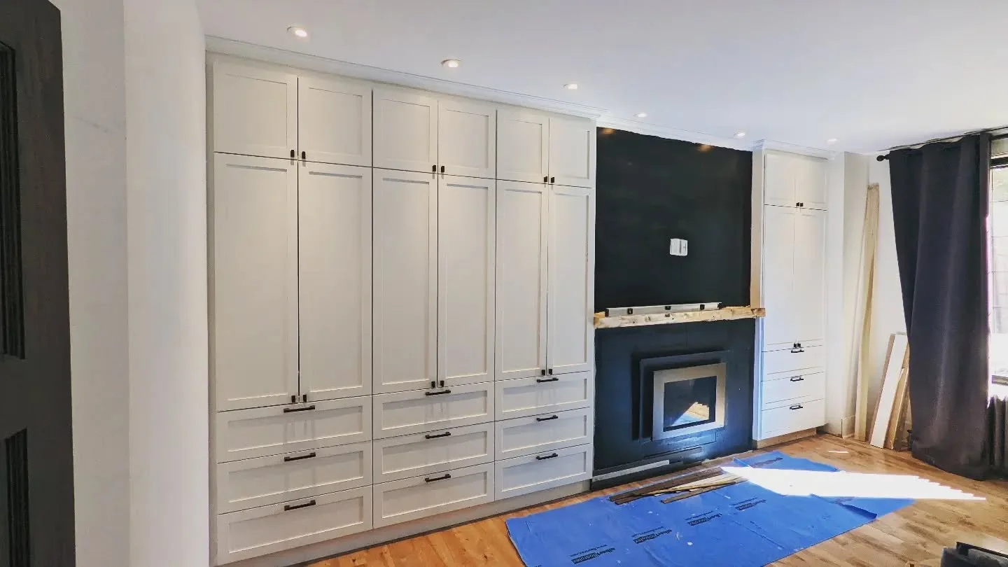 Need storage?
Custom wardrobe with lots of drawers for your belongings.
Shaker style doors and drawer fronts.
Project painted with a Benjamin Moore Scuff X
Contact @lashopwudwork for your custom built!
#woodworking #handtools #wood #woodworkers #