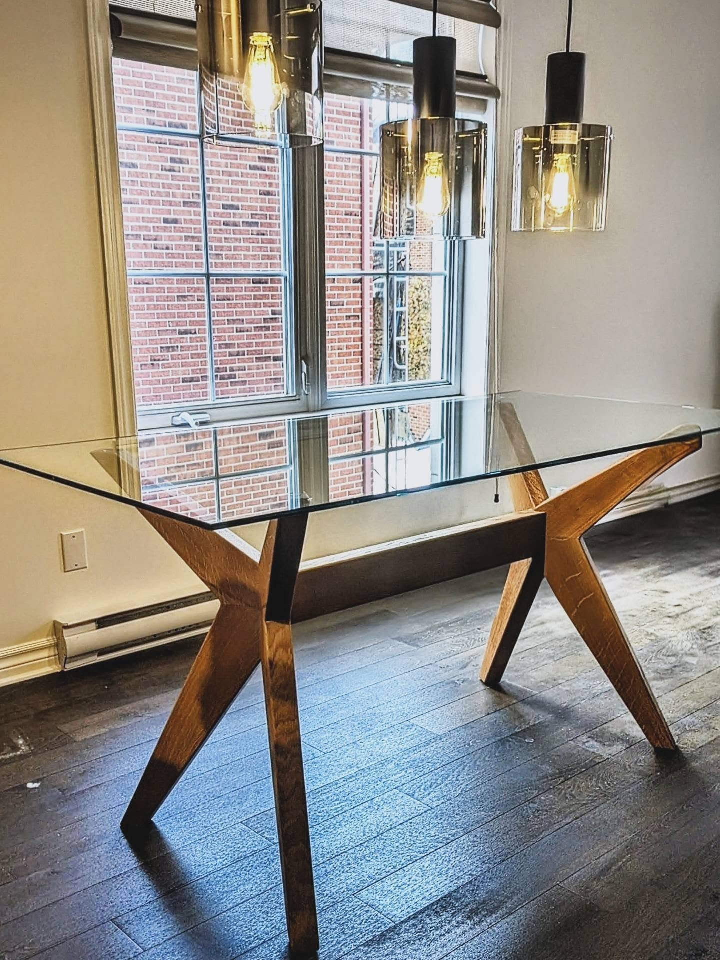 Make a lasting impression in your dining room with this beautiful custom-made white oak and glass top dining table!
.
..
...
#woodworking #&eacute;b&eacute;niste #dining_table #montreal