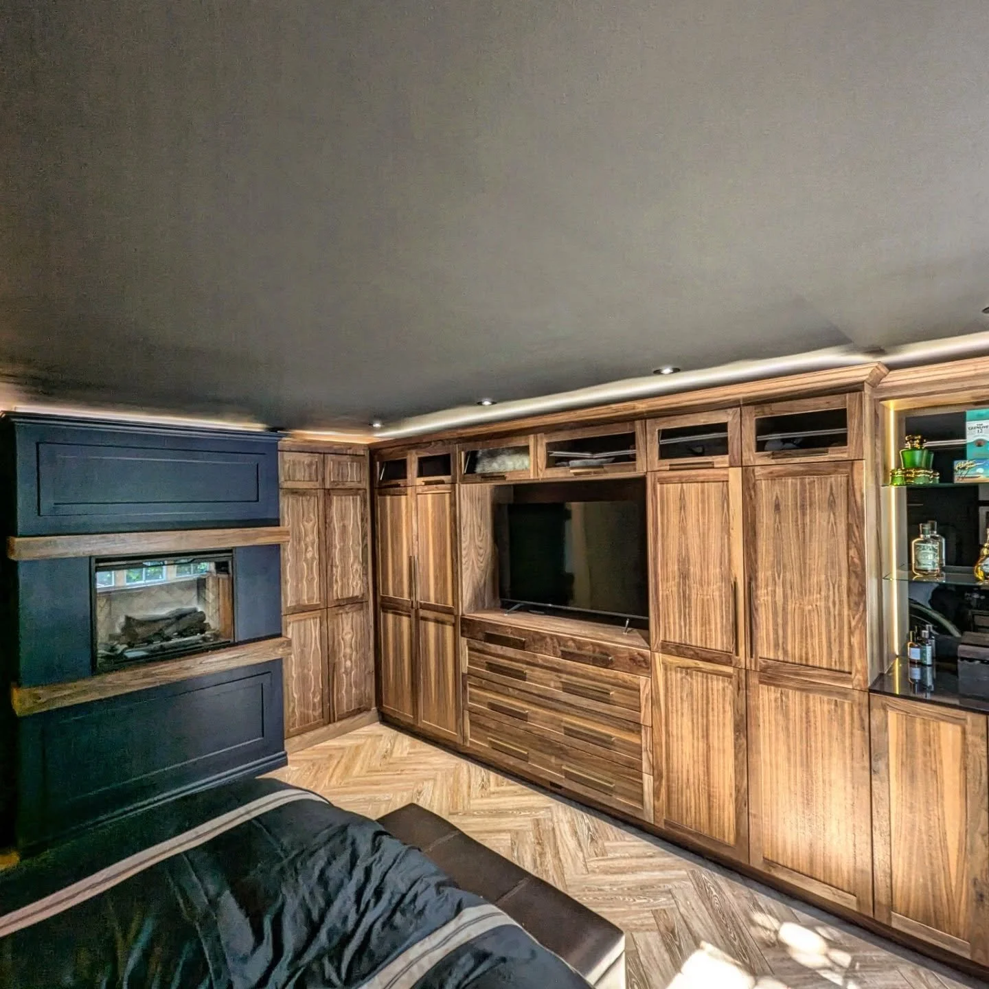 Walnut wardrobe goals! Shaker style doors, wall paneling, and a fire mantle. Plus a rad bar section with glass shelves and smoky mirror.

Contact @lashopwudwork for your next wardrobe project!

#woodworking #handtools #wood #woodworkers #custombuilt 