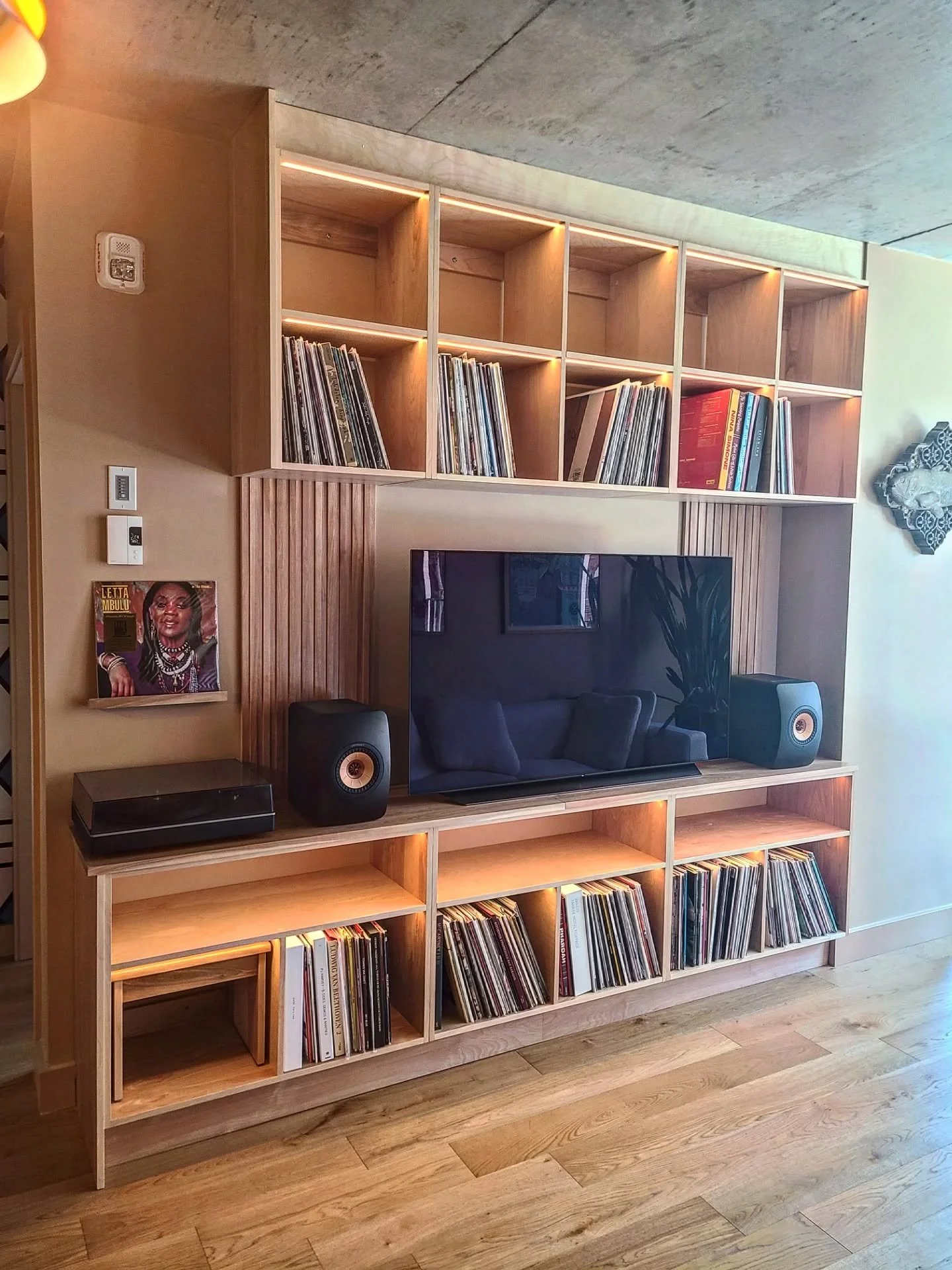Wooden media unit with vinyl storage, showcasing the beauty of custom craftsmanship

Contact @lashopwudwork for a free quote

#woodworking #handtools #wood #woodworkers #custombuilt #diy #carpenter #carpentry #montreal #furnituredesign