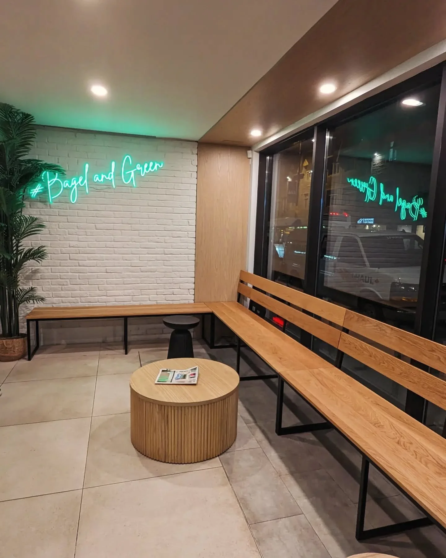 Banquette en ch&ecirc;ne blanc pour Caf&eacute; BagelSpace
.
.
.
.
#woodworking #handtools #wood #woodworkers #custombuilt #diy #carpenter #carpentry #montreal #furnituredesign #bench