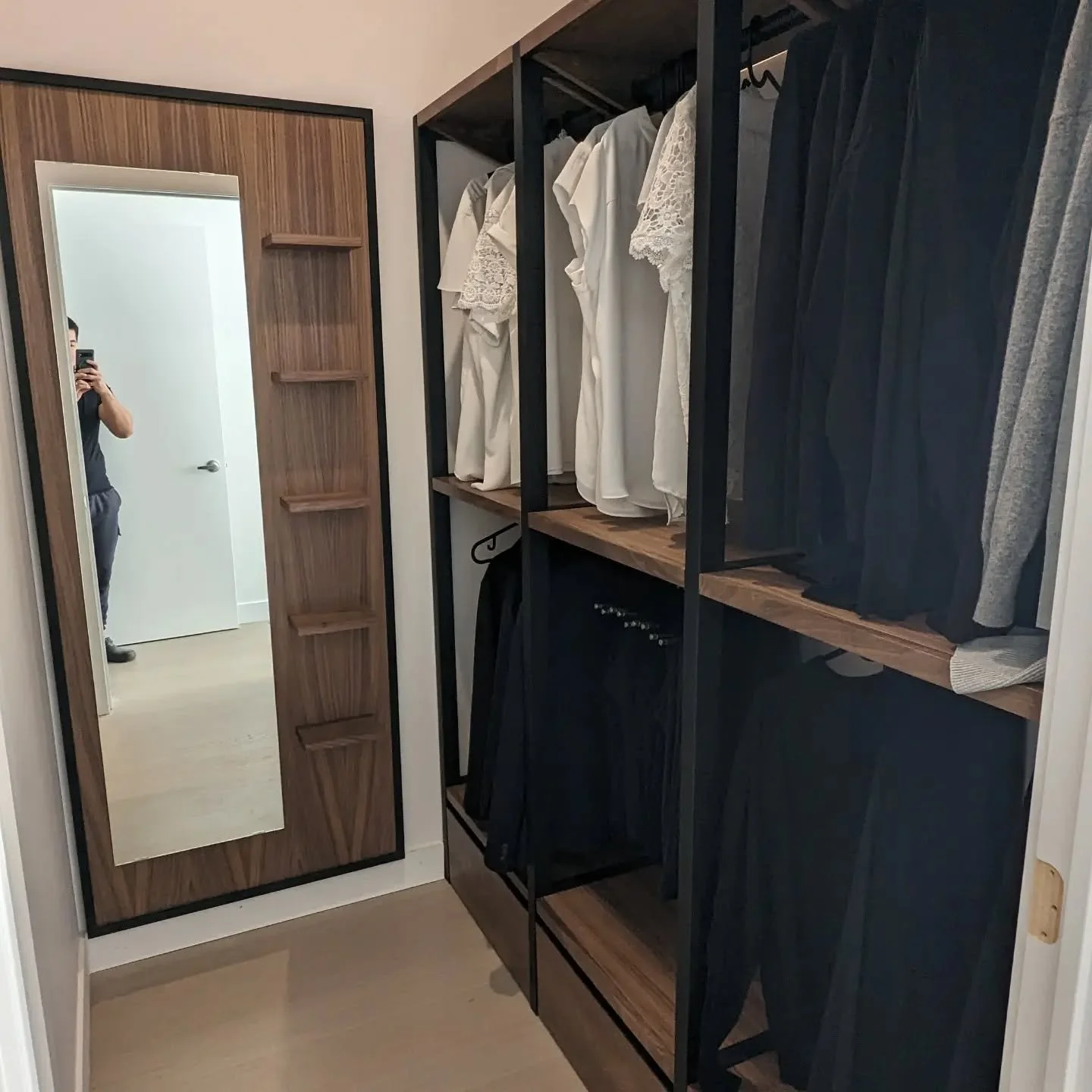 Tired of your ugly wire shelf wardrobe?
Contact @lashopwudwork for an upgraded custom utilitarian closet!
.
.
.
.
#woodworking #handtools #wood #woodworkers #custombuilt #diy #carpenter #carpentry #montreal #furnituredesign #wardrobe #walkincloset