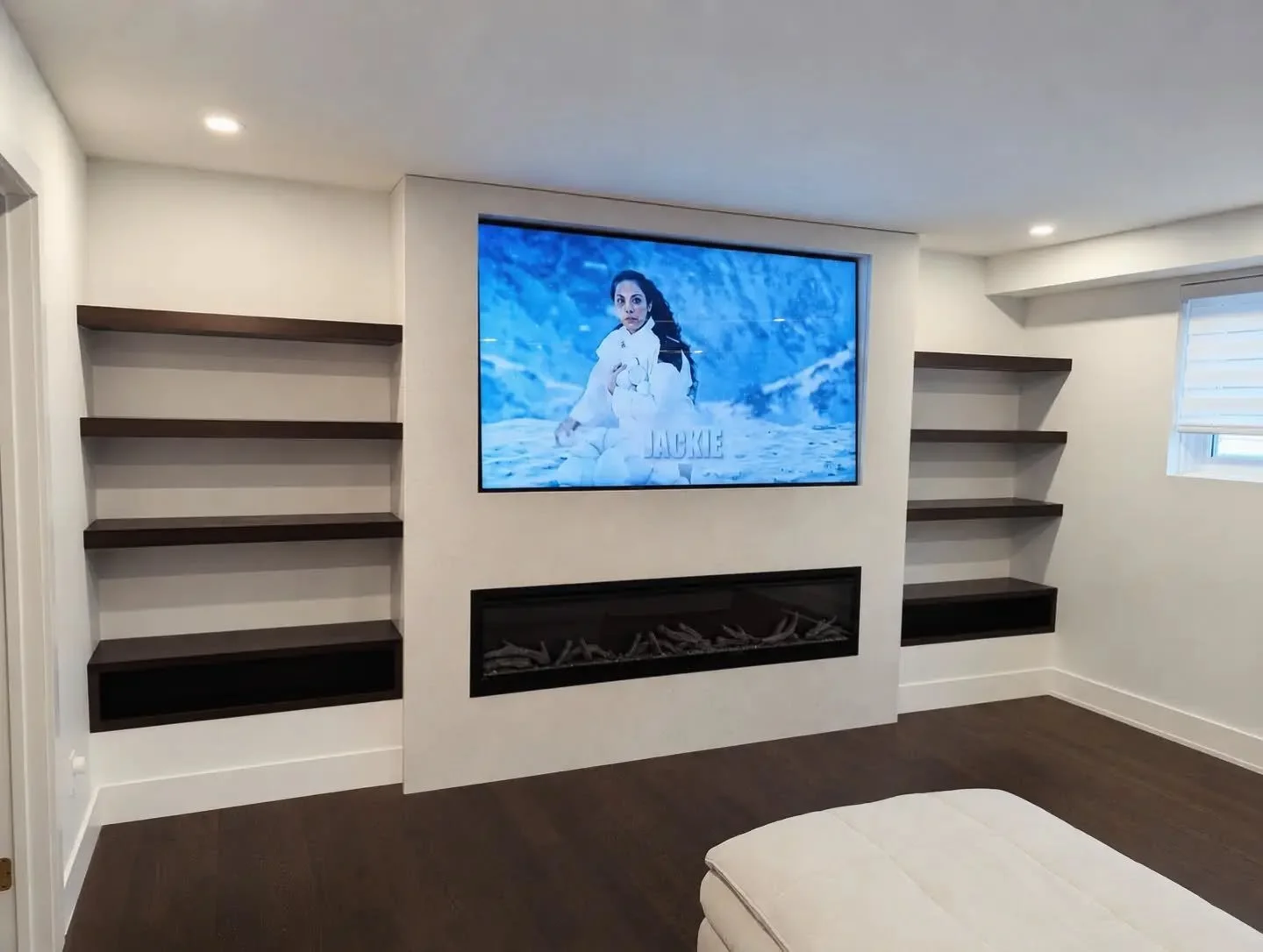 Another custom walnut project complete ✔️ Rich walnut tones, floating design, and made to fit the space perfectly.

#montreal #walnut #floatingshelves #builtins #customfurniture