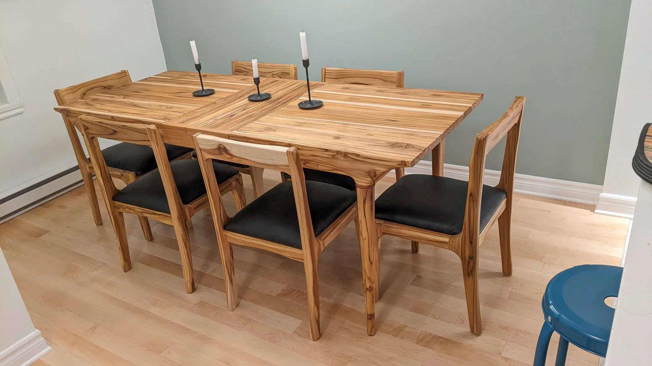 Cutting board with engraved logo