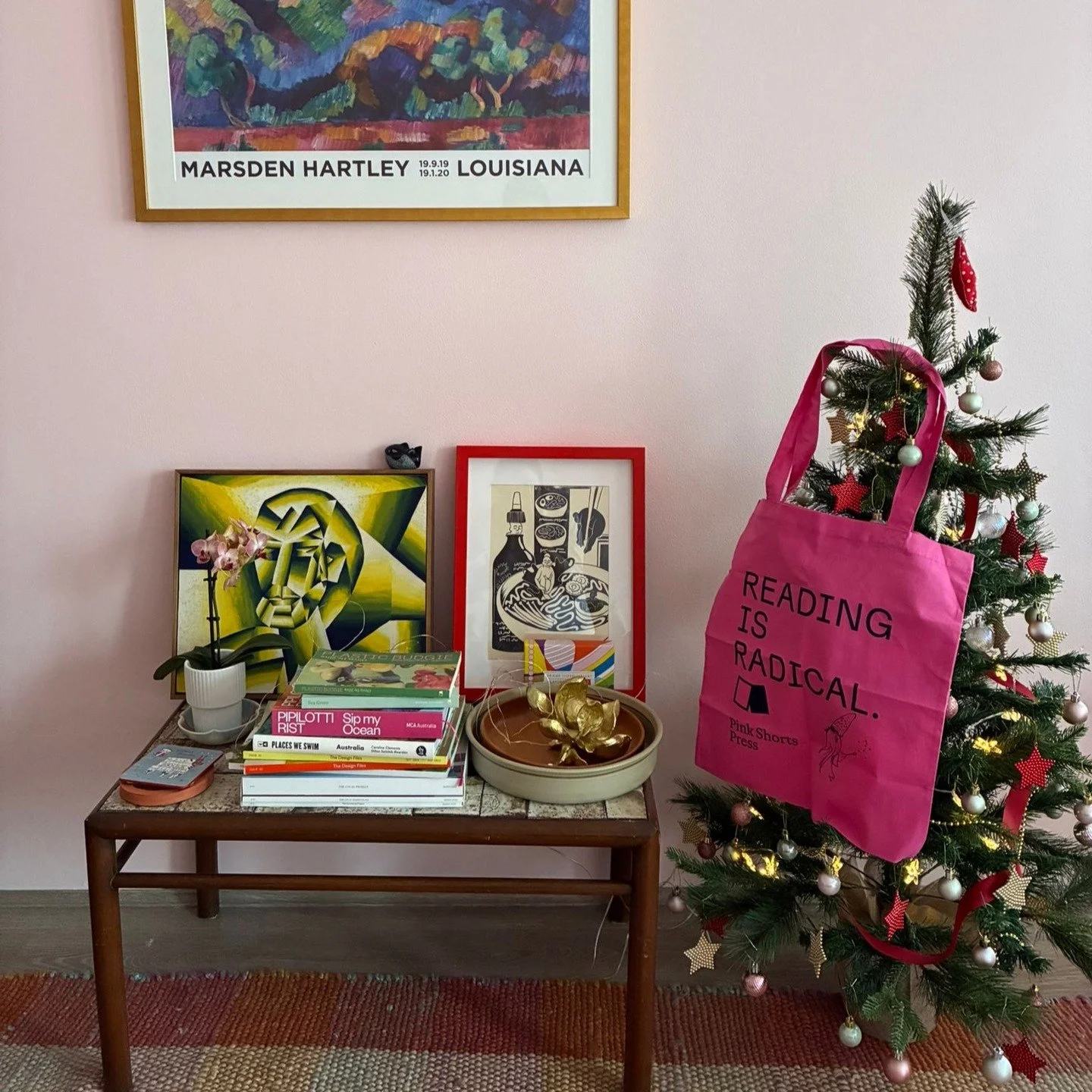 Tote bags also double as oversized tree decor (and easy gift wrap for a stack of books).