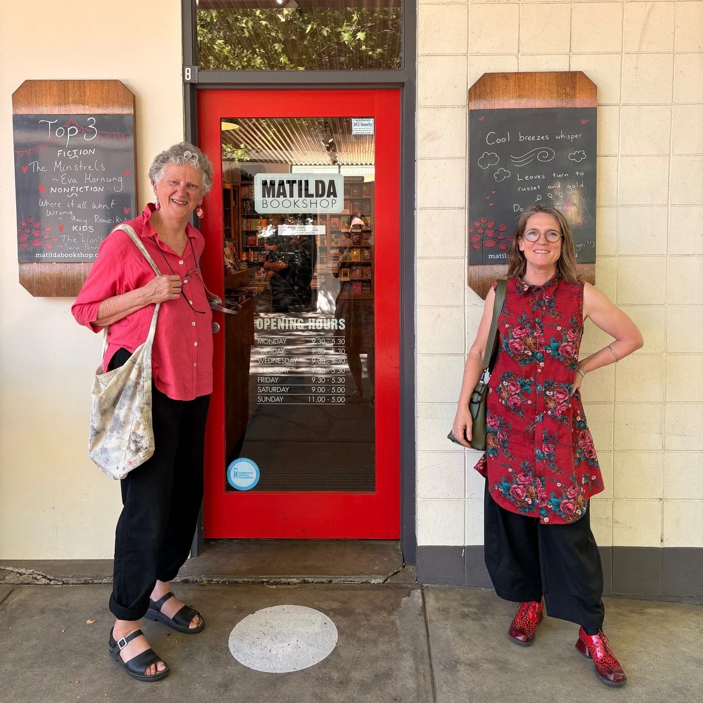One red door, one pink shirt, two red shoes, two pink fish earrings, and two Pink Shorts Press authors on a signing tour of some of our favourite local bookshops. (Mag Merrilees will also be at her local @onkaparingalibraries for an event tomorrow, l