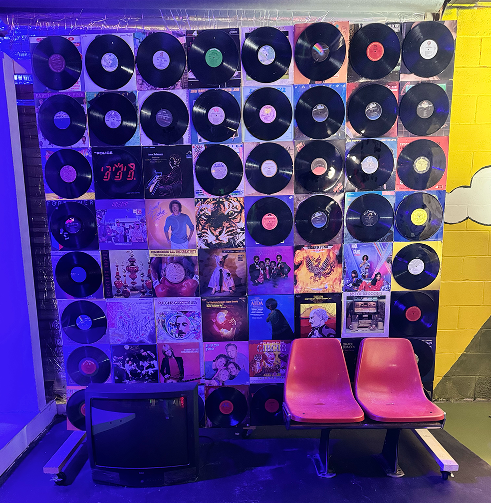 STUDIO RECORDWALL.png