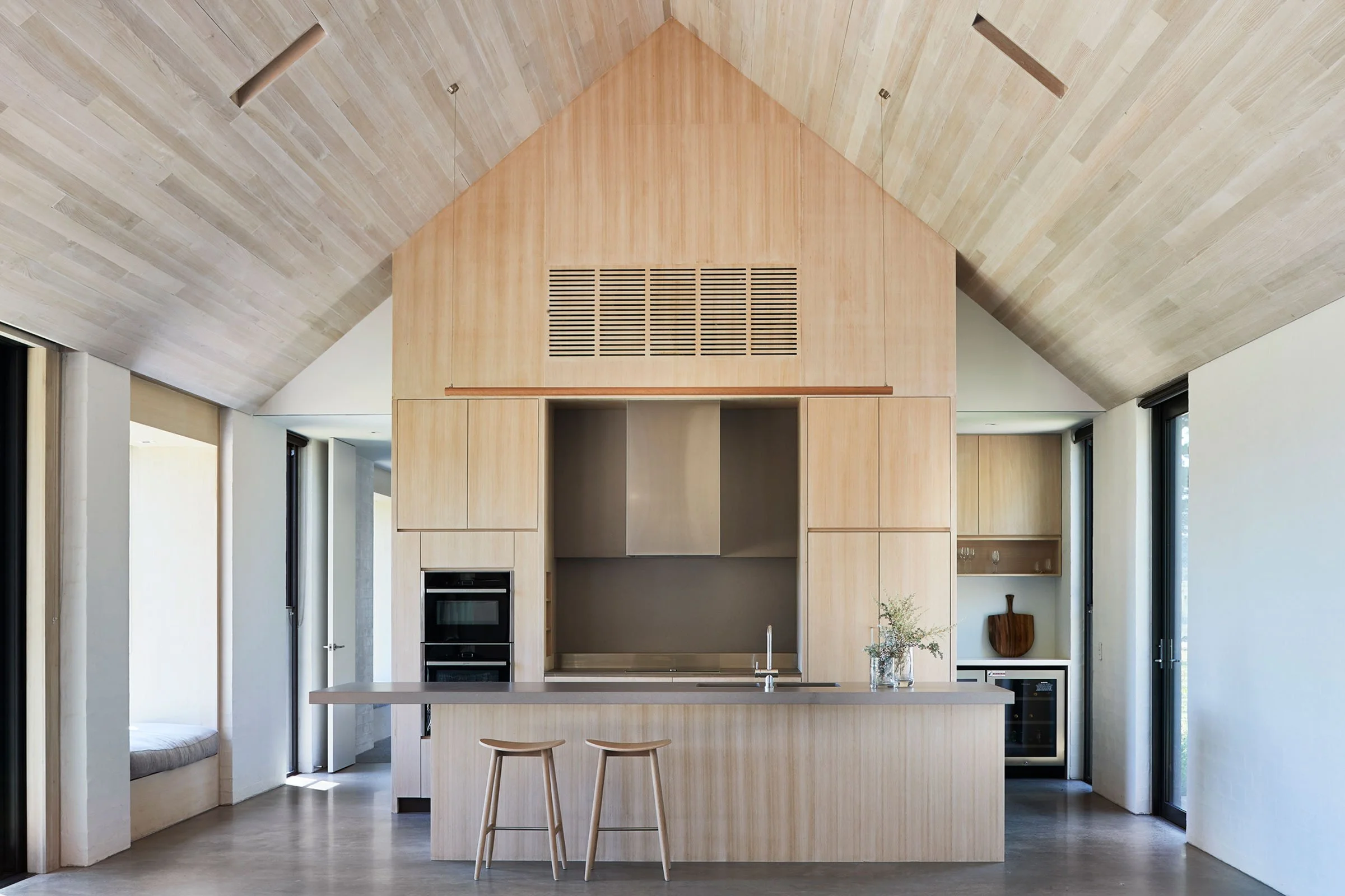 A-Secluded-Retreat-The-Flinders-House-by-Sally-Draper-Architects-Flinders-VIC-Australia-image-16.jpg