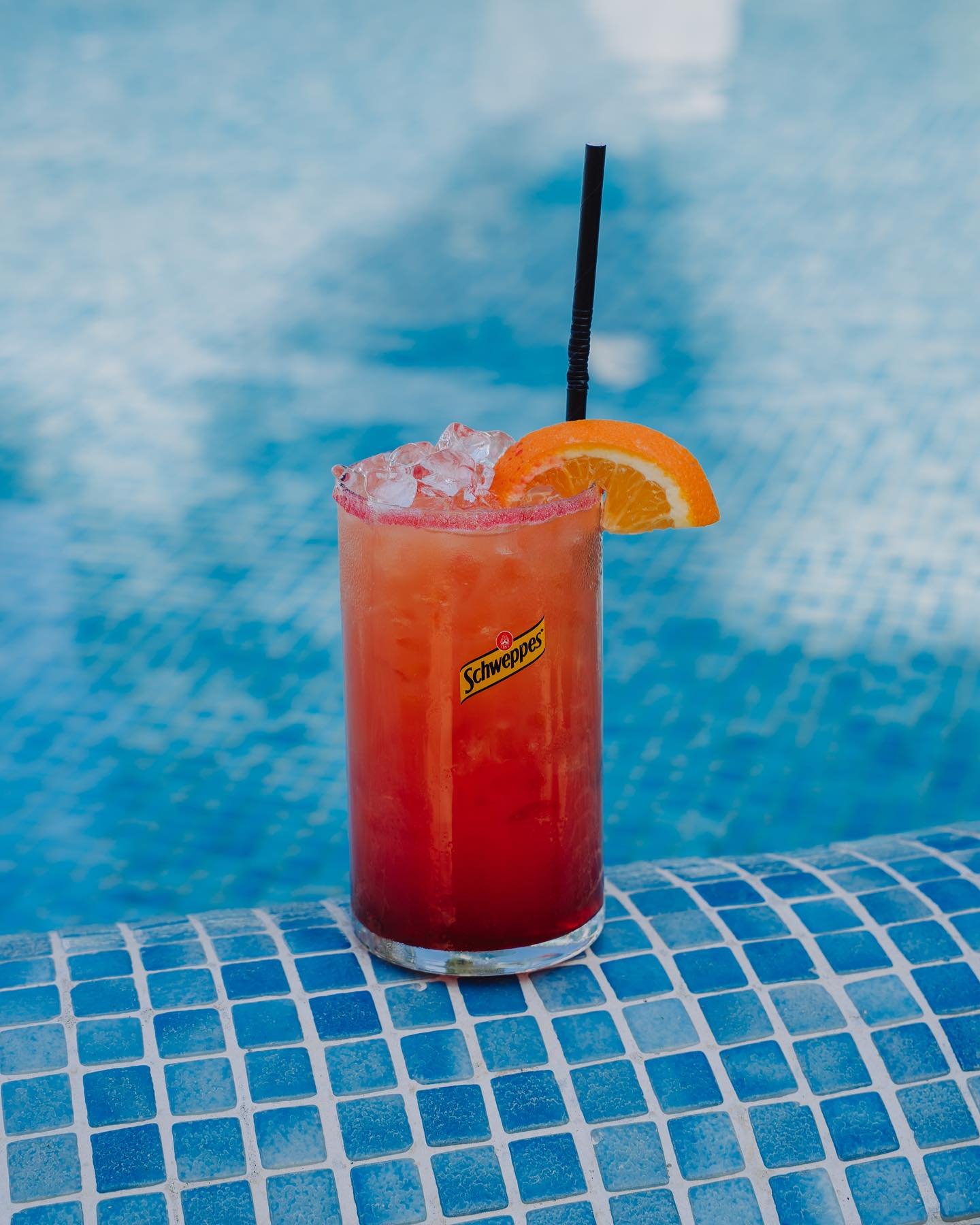 C&oacute;ctel referescante para los momentos de relax en la piscina 🍹 &iquest;Te apuntas? ✨
-
📸 @alphavisuals.es