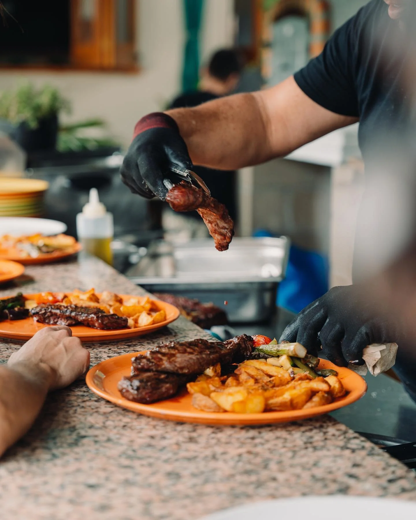 Directamente desde nuestro horno de le&ntilde;a al plato 🔥🫠
-
📸 @alphavisuals.es