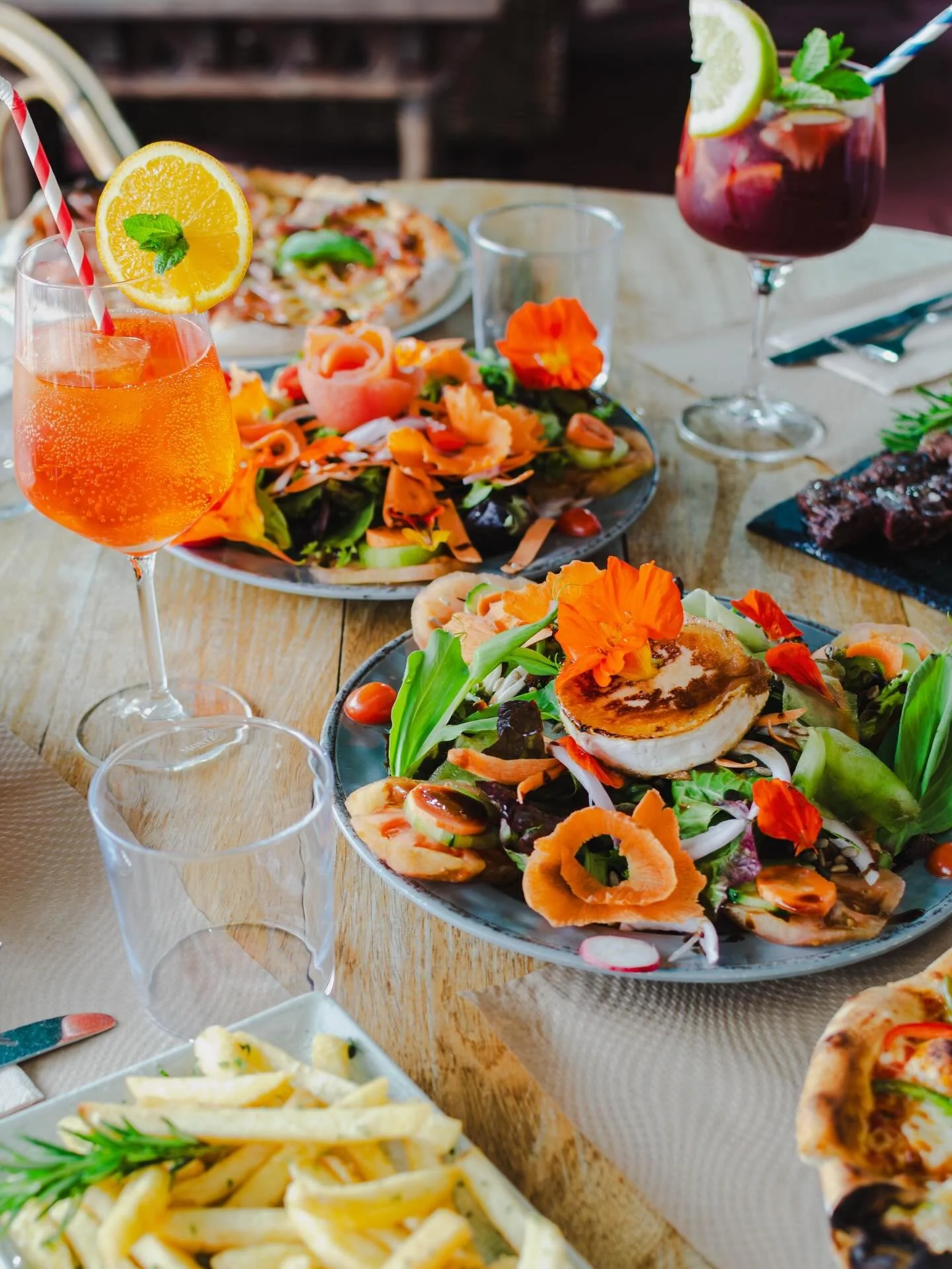 Piscina, bons plats i relax. 👙
Reserves 972341604.